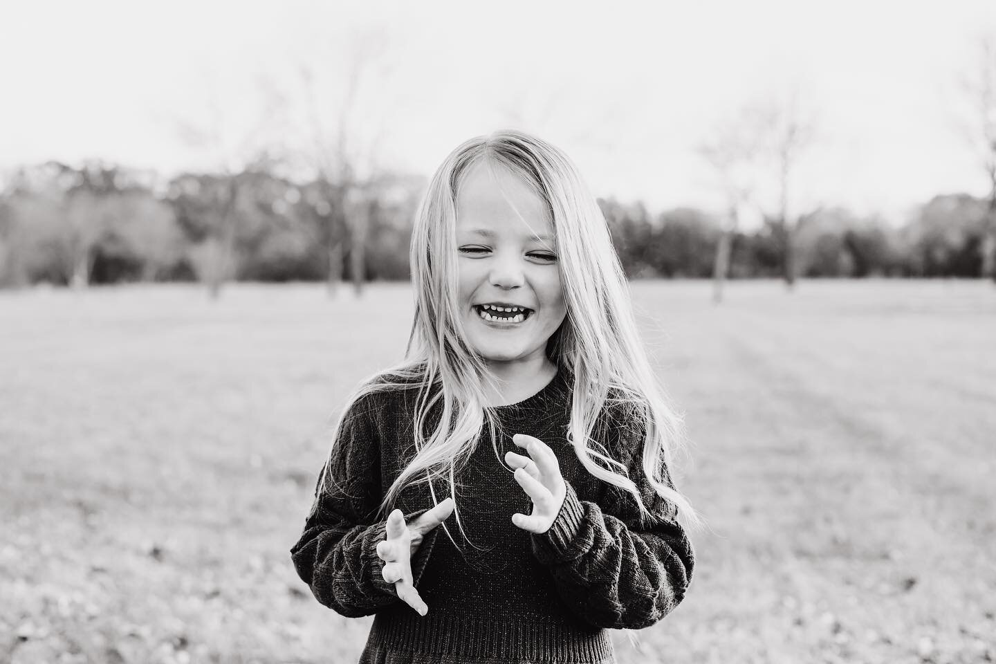 All smiles for a new year 🥳🤩
Here&rsquo;s to a great 2024!
&bull; &bull; &bull;
#newyear #portrait #portraitphotography #familyphotographer #portraitphotographer #twincitiesphotographer #newyeargoals #toddlerphotography #blackandwhitephotography #c