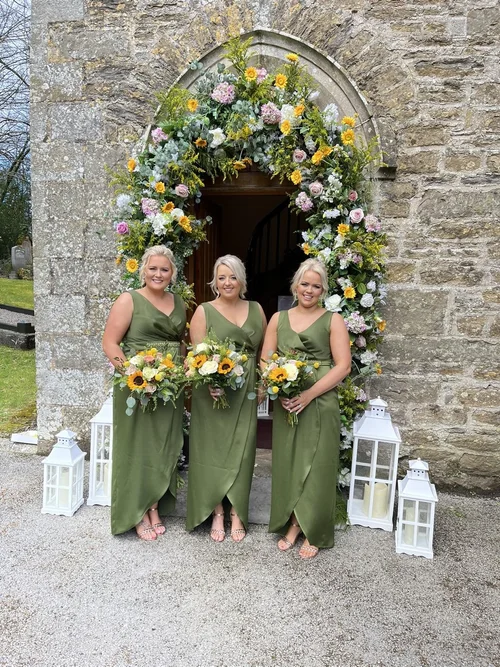 How to match your wedding flowers to you wedding dresses Kay s Flower School