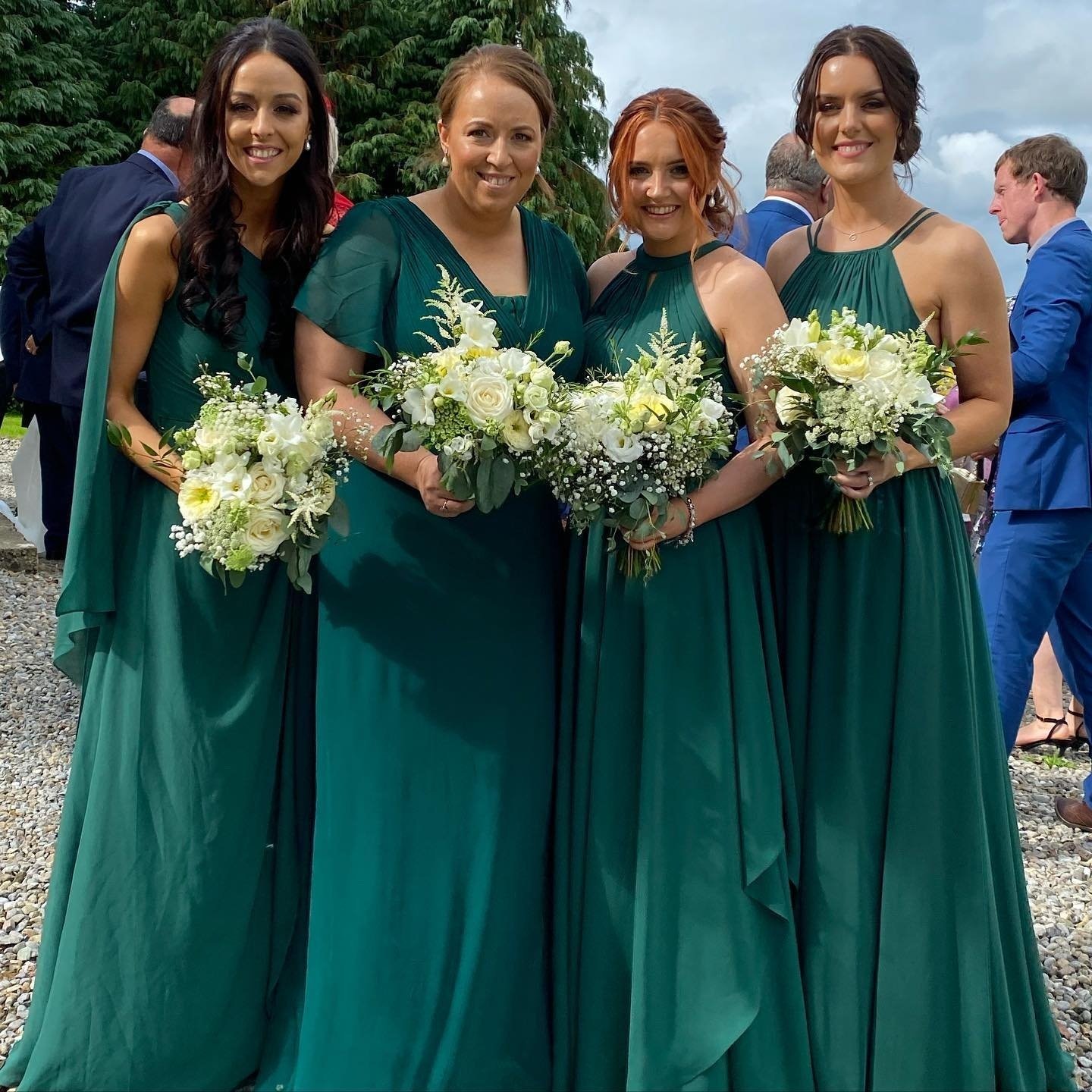 Elderwood+Wedding+Florist+with+Green+bridesmaids+and+flwoers.jpg