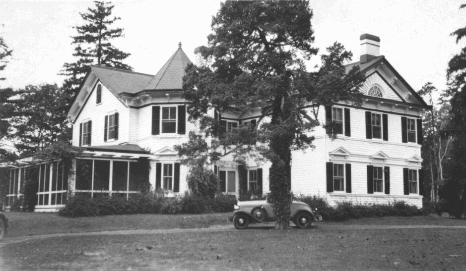 Image of the Lyman Estate called “Woodacres” located on Otis Road between Woodacres and Lyman circa 1930. Once owned by George Theodore and Sally Otis Lyman, they eventually sold it to financier Bernard Baruch.