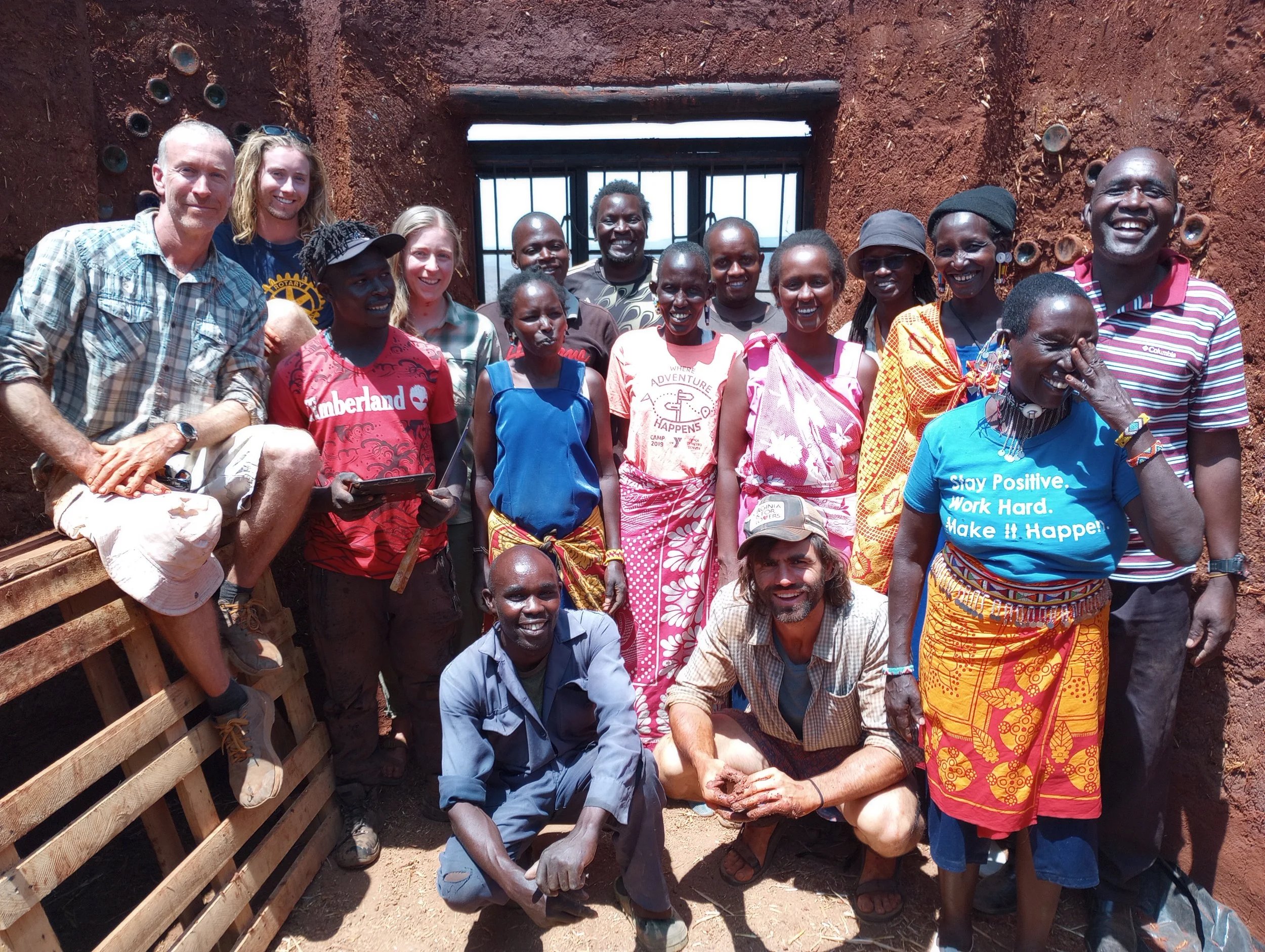 One of the volunteer groups with apprentices at the end of the week. BT, our hostess, is third from right in the back row wearing the hat.
