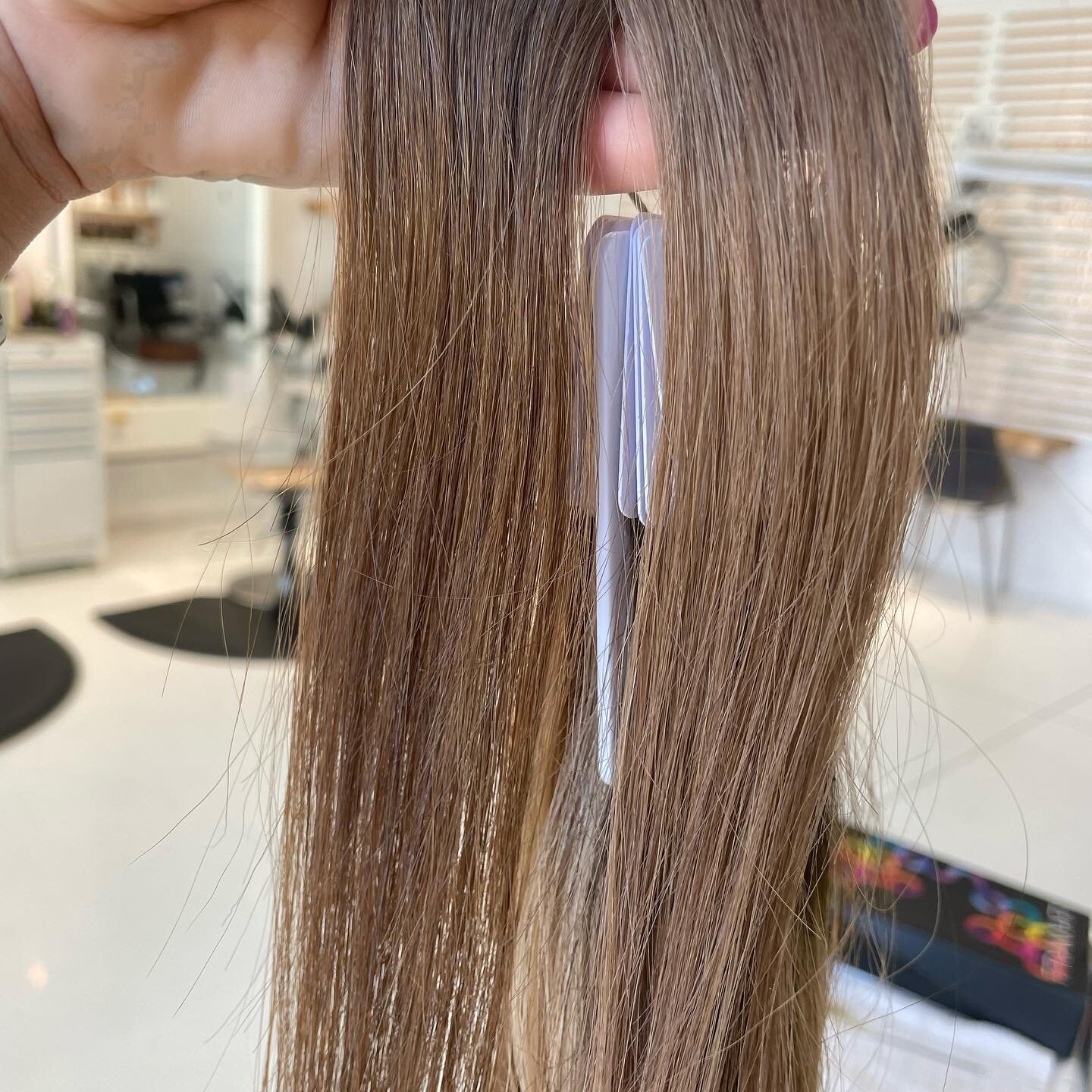 Your hair has multiple tones, so should your extensions. Even if just one shade of difference, I always use a more than one color. 
#itsinthedetails
#luxuryhairextensions
