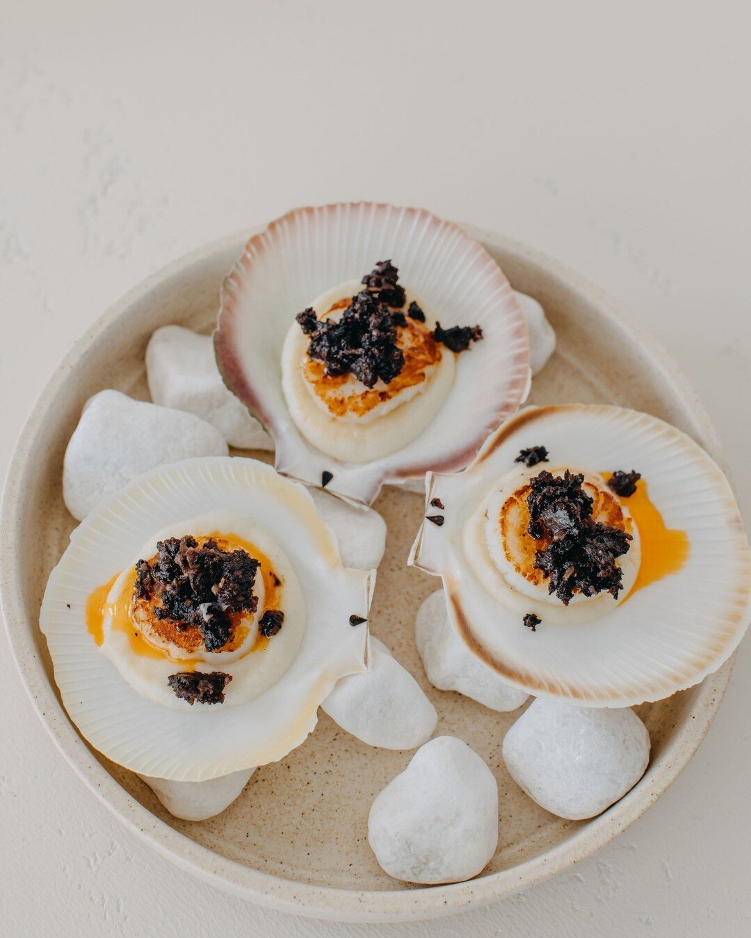 Shark Bay Scallops ~ cauliflower, morcilla. The ideal choice for seaside lunching. 🐚