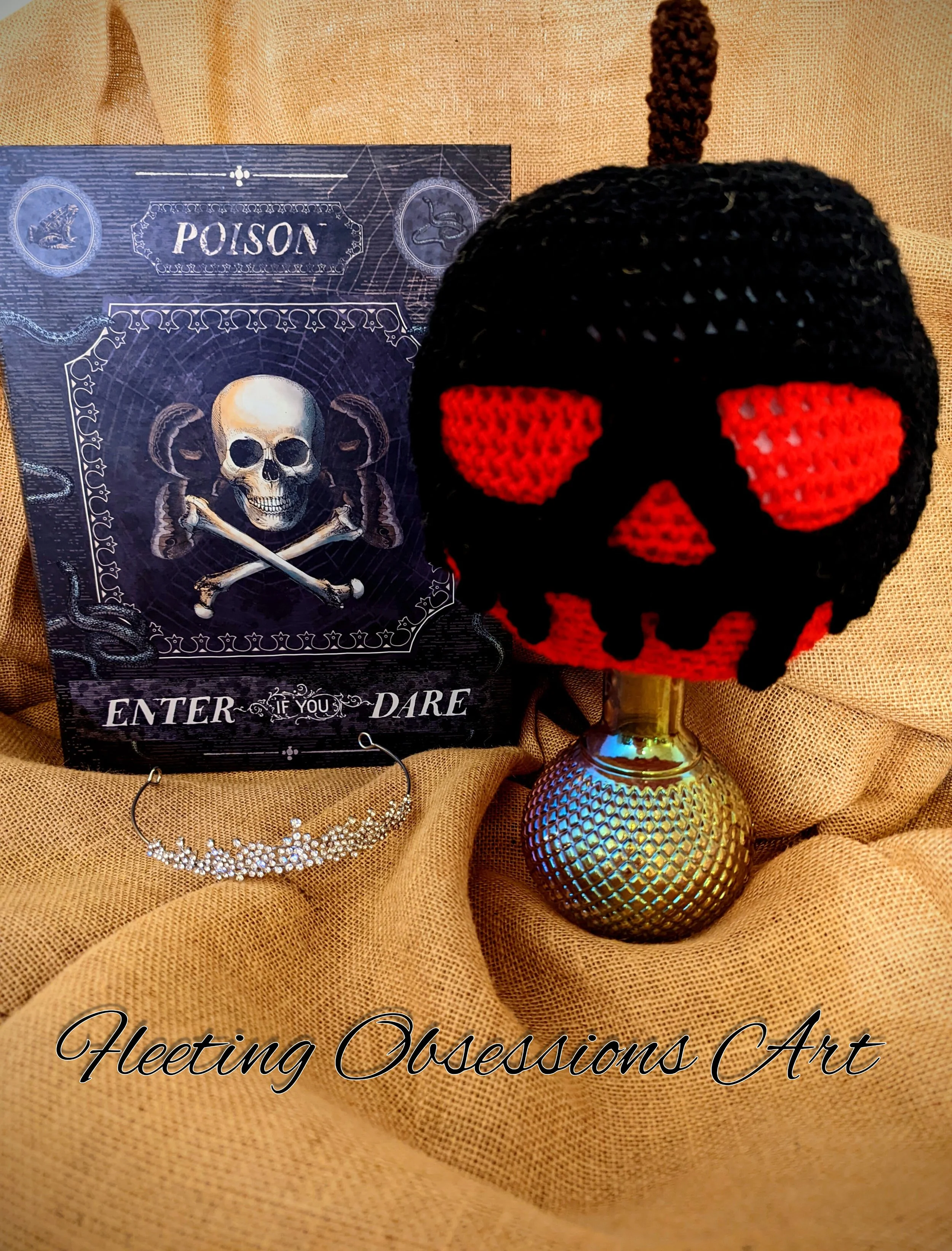 Poison Apple
Pattern by Svetlana Hurova