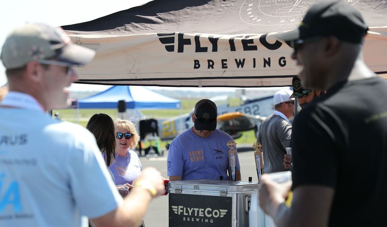 Scenes from this past weekend- aviators getting together, sharing stories, and celebrating camaraderie.
Here’s to the community that makes it all worth raising a glass to🍻