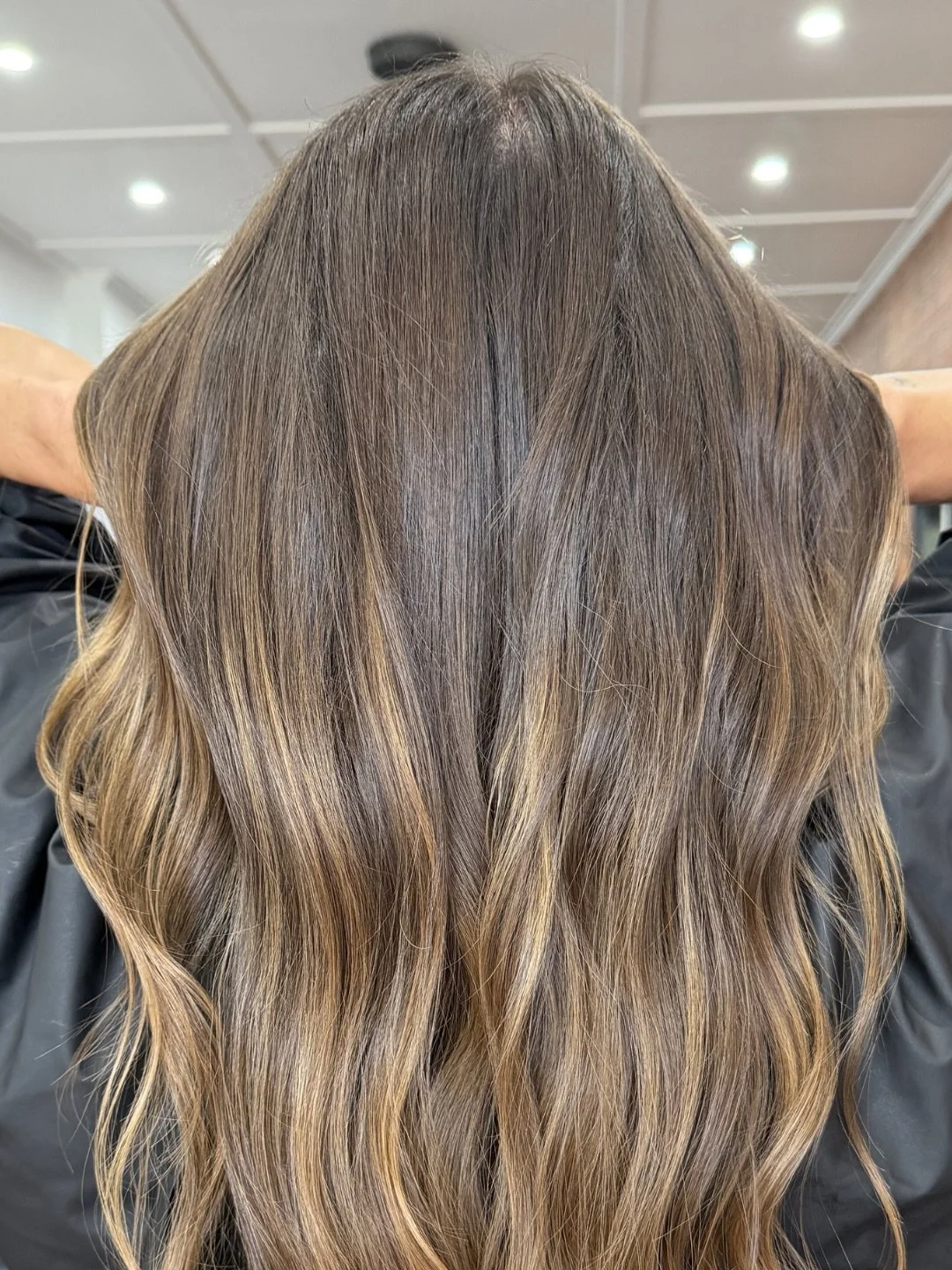This is for those of you who want their colour to look just as good weeks later as it does on day one ✨ 

Soft dimension, seamless blend and that lived in glow that grows out beautifully..with less maintenance and generally more good hair days!

If y