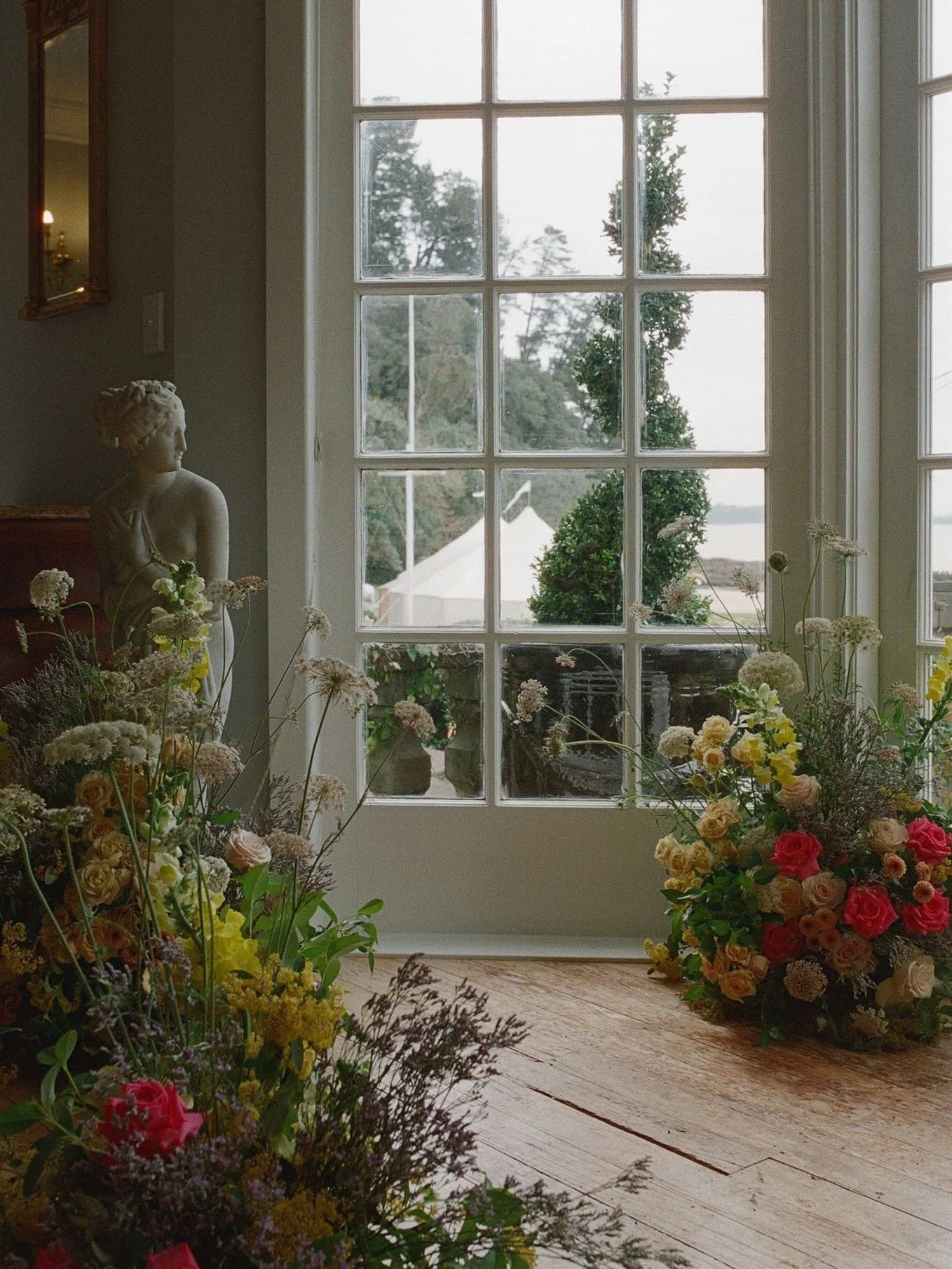 When the wet weather setting looks this good 💛

The dreamiest of florals by @willowandsagebotanics at @themccallumresidence 

Peep the @lucyseventhire marquee through the window 🩵

All captured on film 🎞️ 

&mdash;

Auckland Wedding
Auckland Weddi