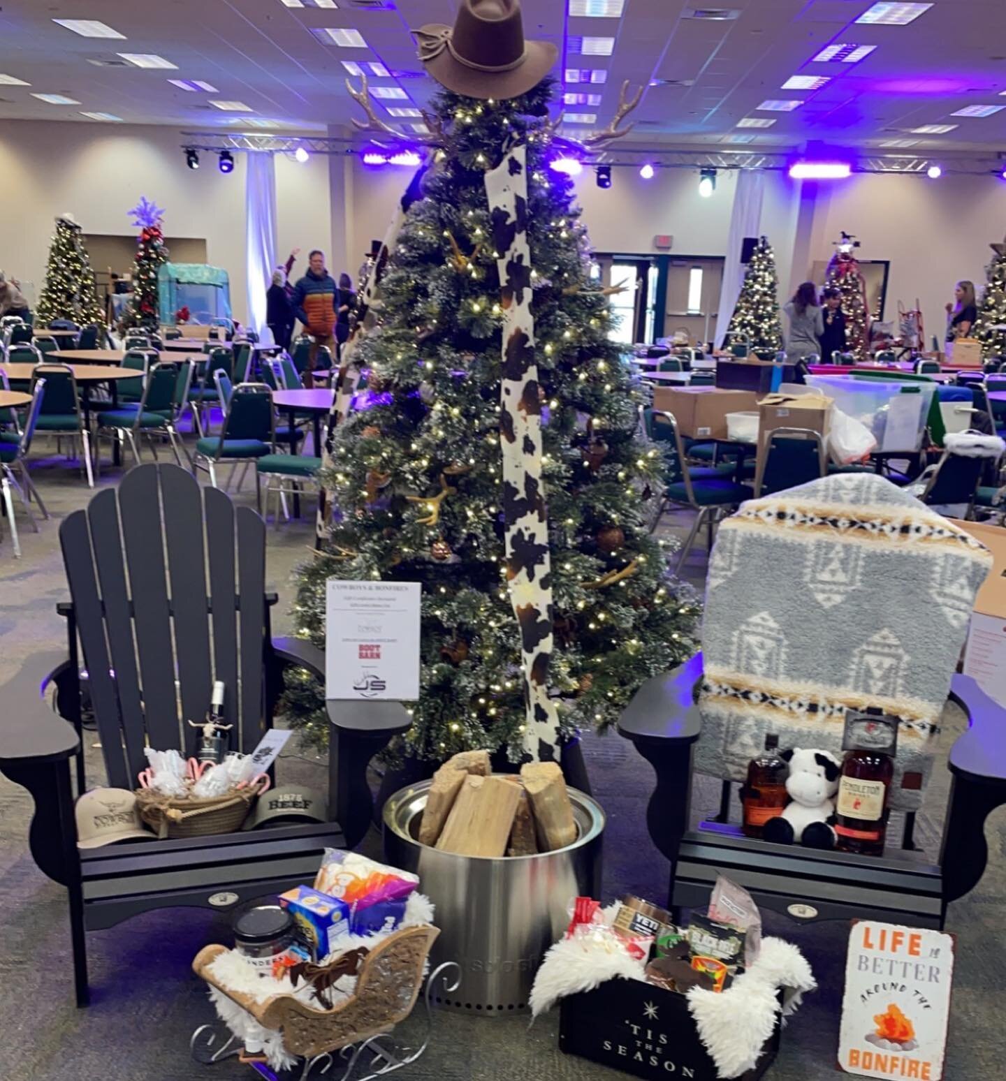 The #festivaloftrees held by @hospiceofredmond was a great success! And @sheree401  had even more fun decorating the @jandscontracting #cowboysandbonfires tree! Looking forward to next year already. #hospice #hospicecare #hospiceofredmond #merrychris