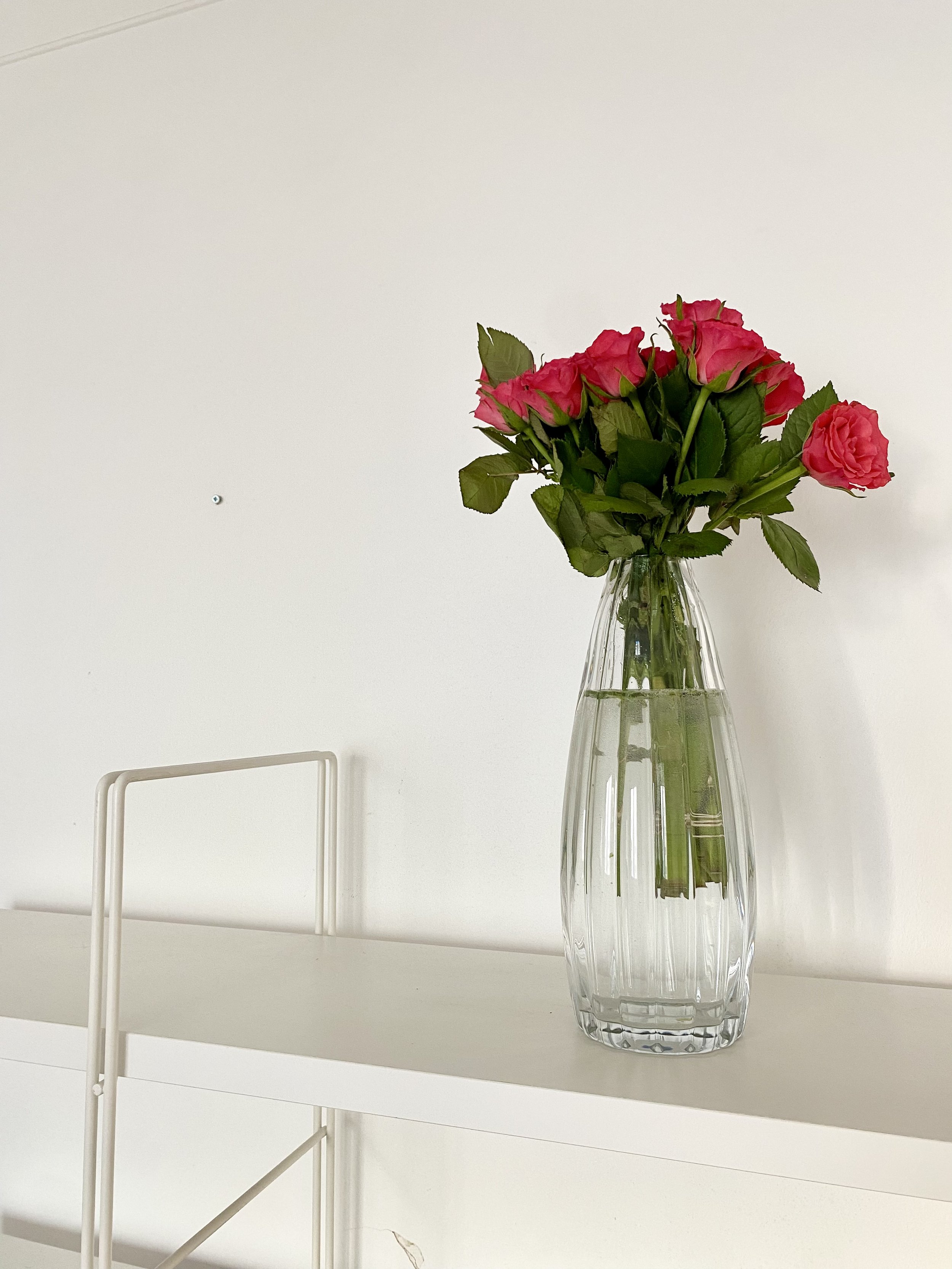 Vase en verre strié transparent