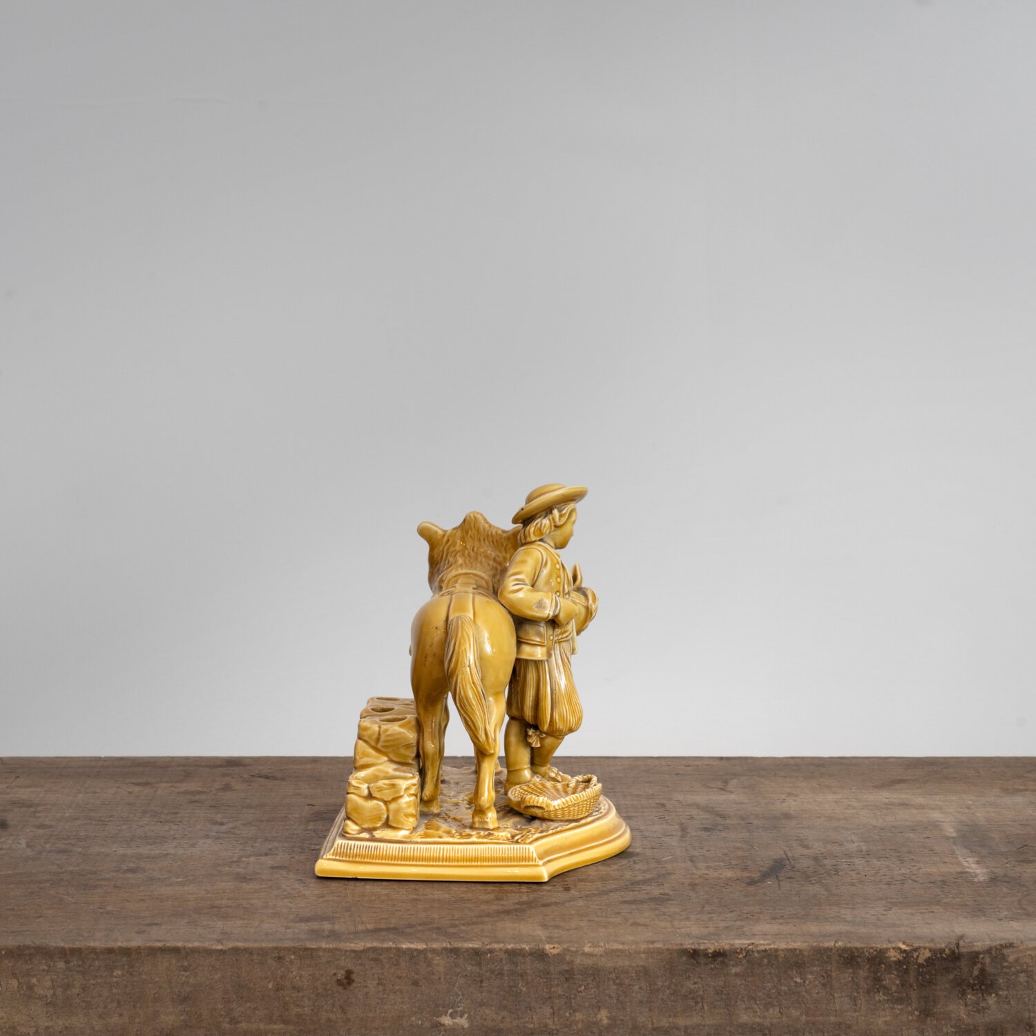 Ceramic46_Figural_Antique_Pipe_Holder_Side.jpeg