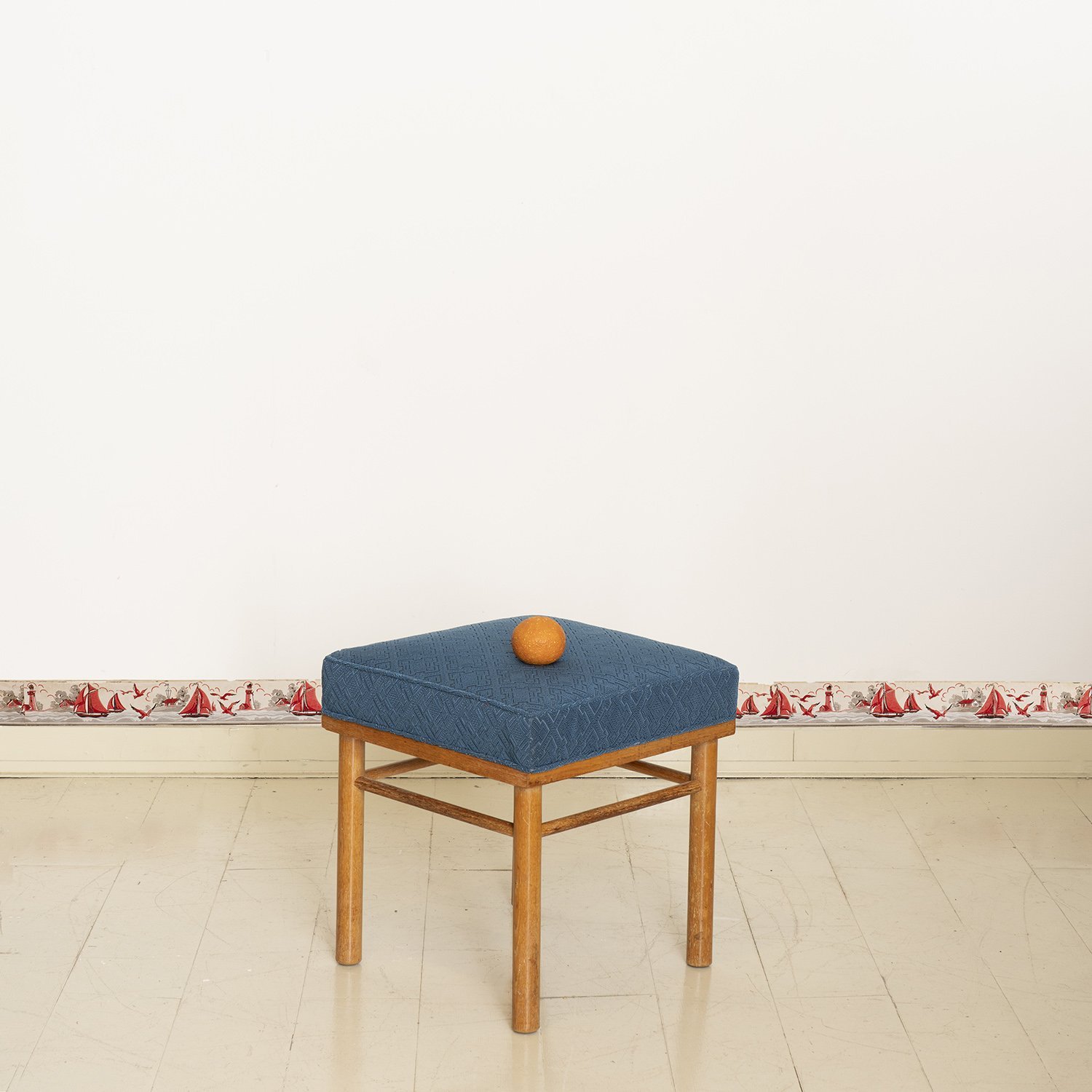 Stool_by_T.H._Robsjohn-Gibbings_02.jpeg