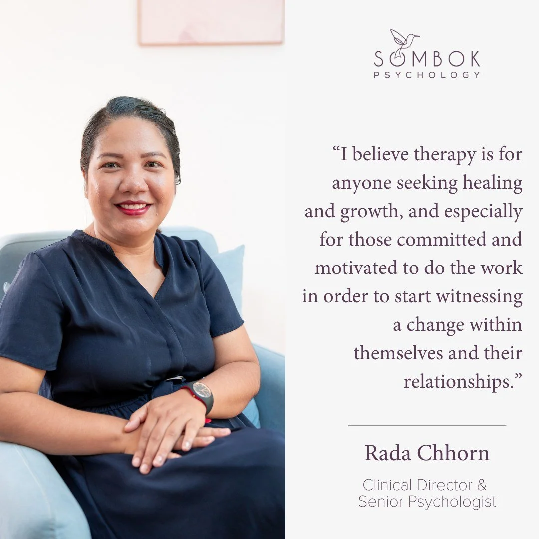 (English Below)

🌟 អ្នកគ្រូ រ៉ាដា គឺជាប្រធានផ្នែកបច្ចេកទេសបែបគ្លីនិក និងជាអ្នកចិត្តសាស្រ្តជាន់ខ្ពស់នៅ សំបុកសាយខូឡជី។ អ្នកគ្រូបានបញ្ចប់ថ្នាក់អនុបណ្ឌិតផ្នែកការព្យាបាលអាពាហ៍ពិពាហ៍ និងគ្រួសារ ពីសាកលវិទ្យាល័យ Alliant (USA) និងស្ទាត់ជំនាញទាំងភាសាខ្មែរ និង