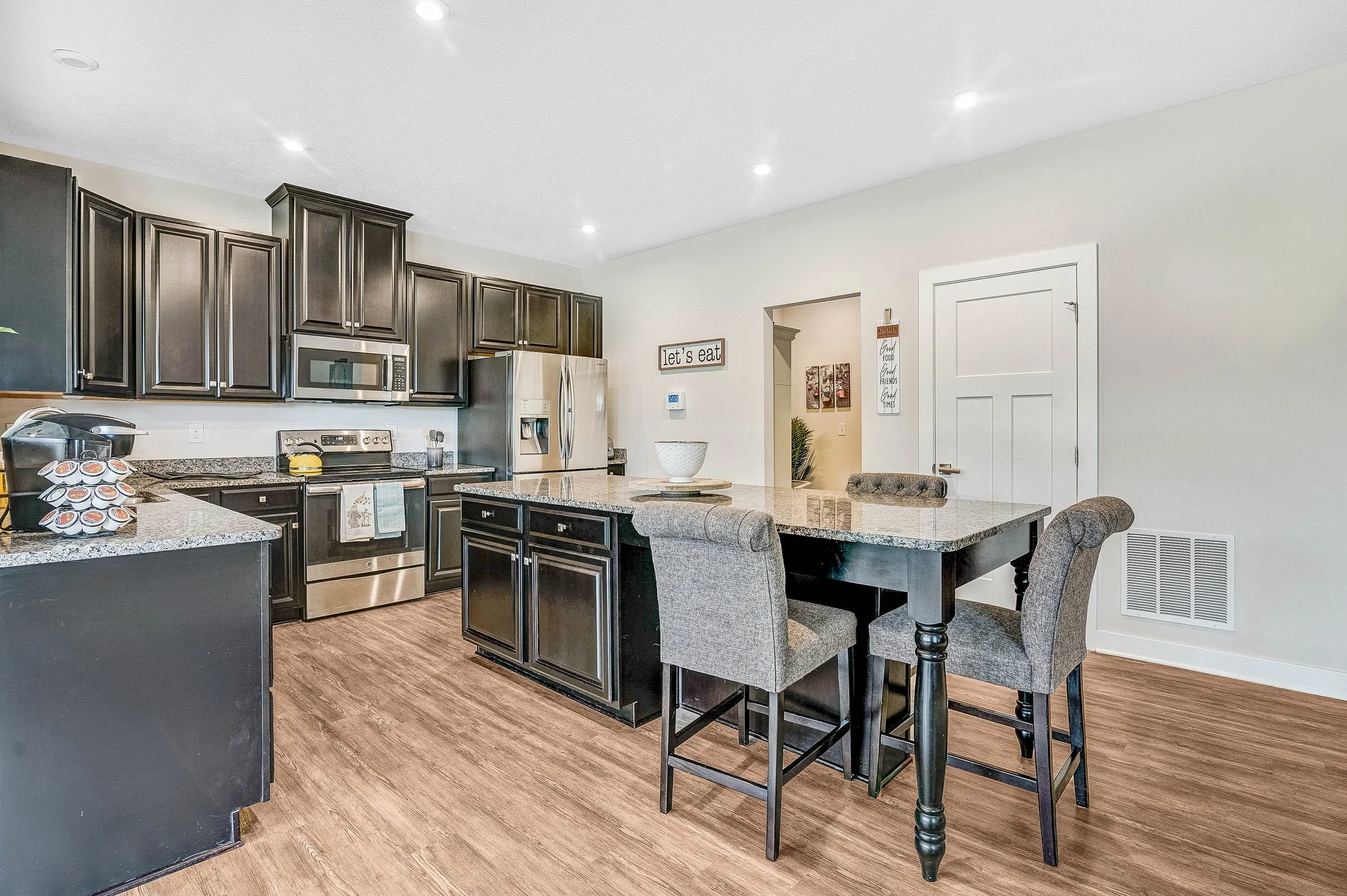 Kitchen_4.jpg