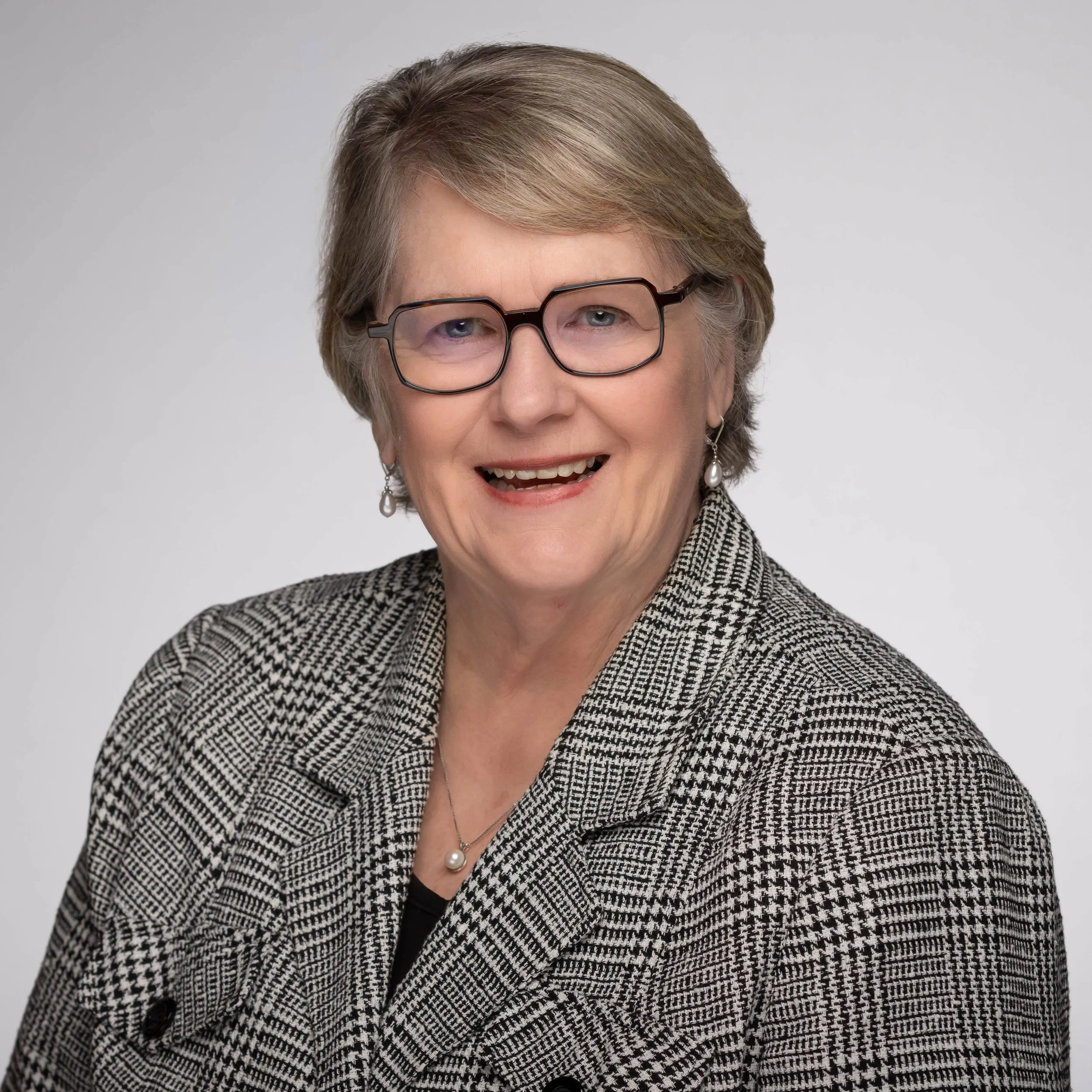 Ann Martell qui sourit