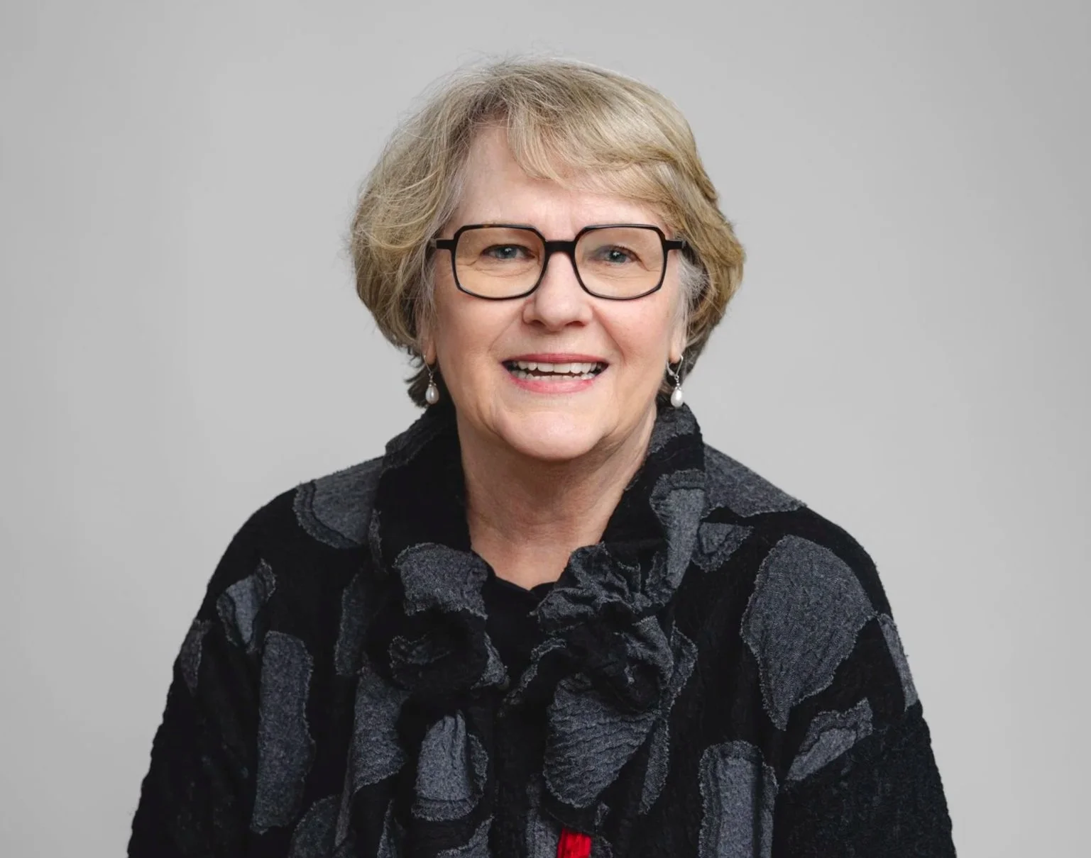 Ann Martell qui sourit