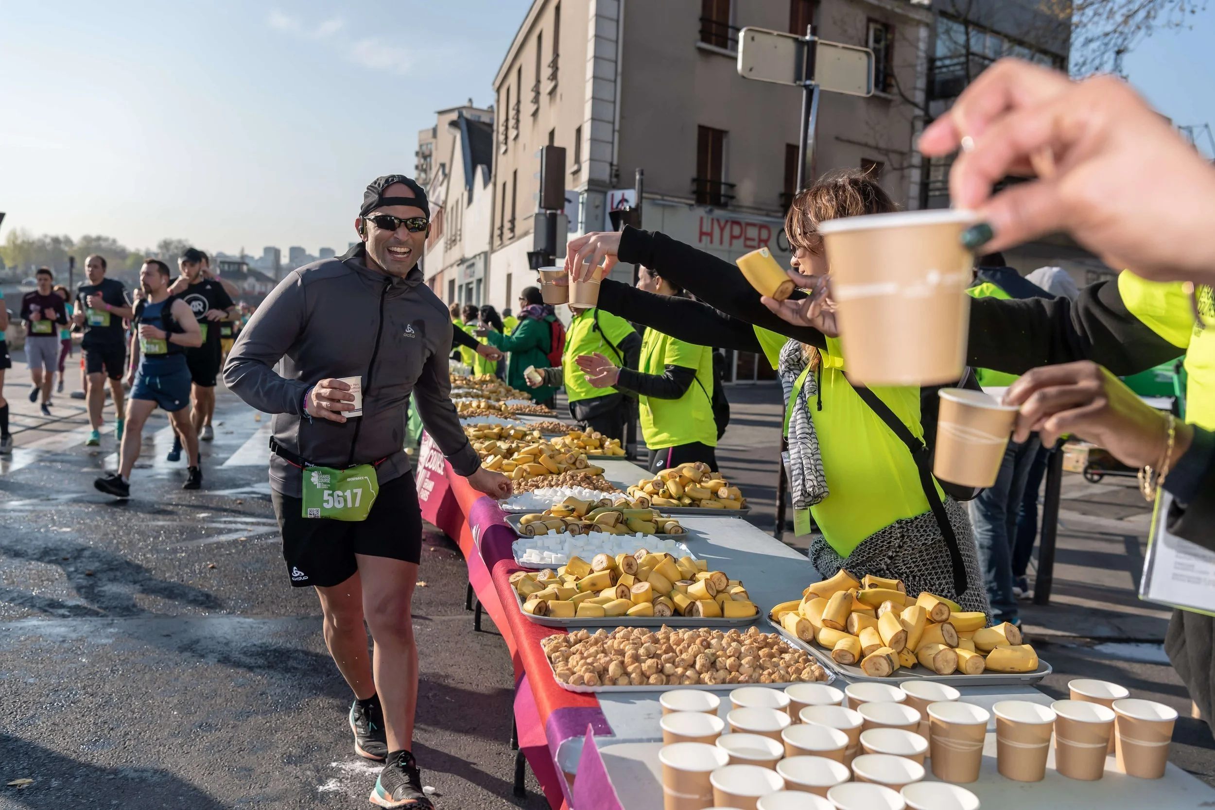 Ravitaillement en course : ce qu’il faut vraiment consommer du 10 km au marathon !