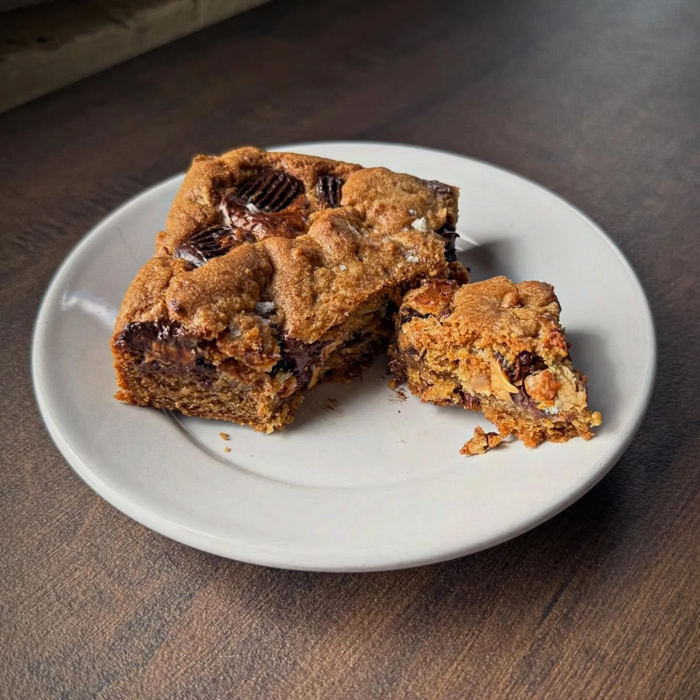 🚨New Baked Good Alert 🚨 

Loaded PB Cookie Bar: Our baker went all out on this one! A chocolate chip cookie base, pb cups, and extra peanut butter! 

Come get it while you can!