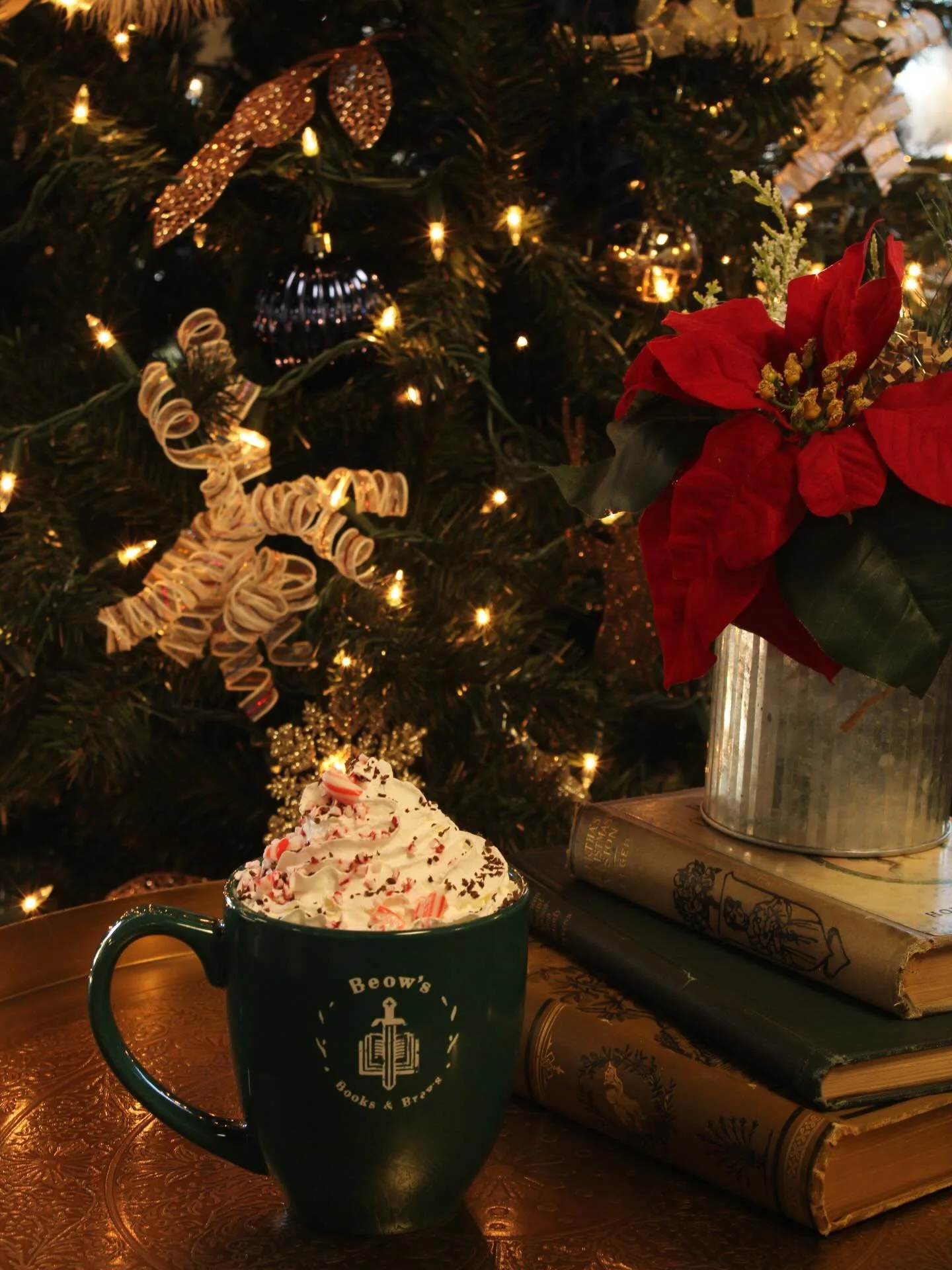 Everything you need for the holidays right here at beow&rsquo;s&mdash; A hot drink, a warm pastry, and wine✨🍷