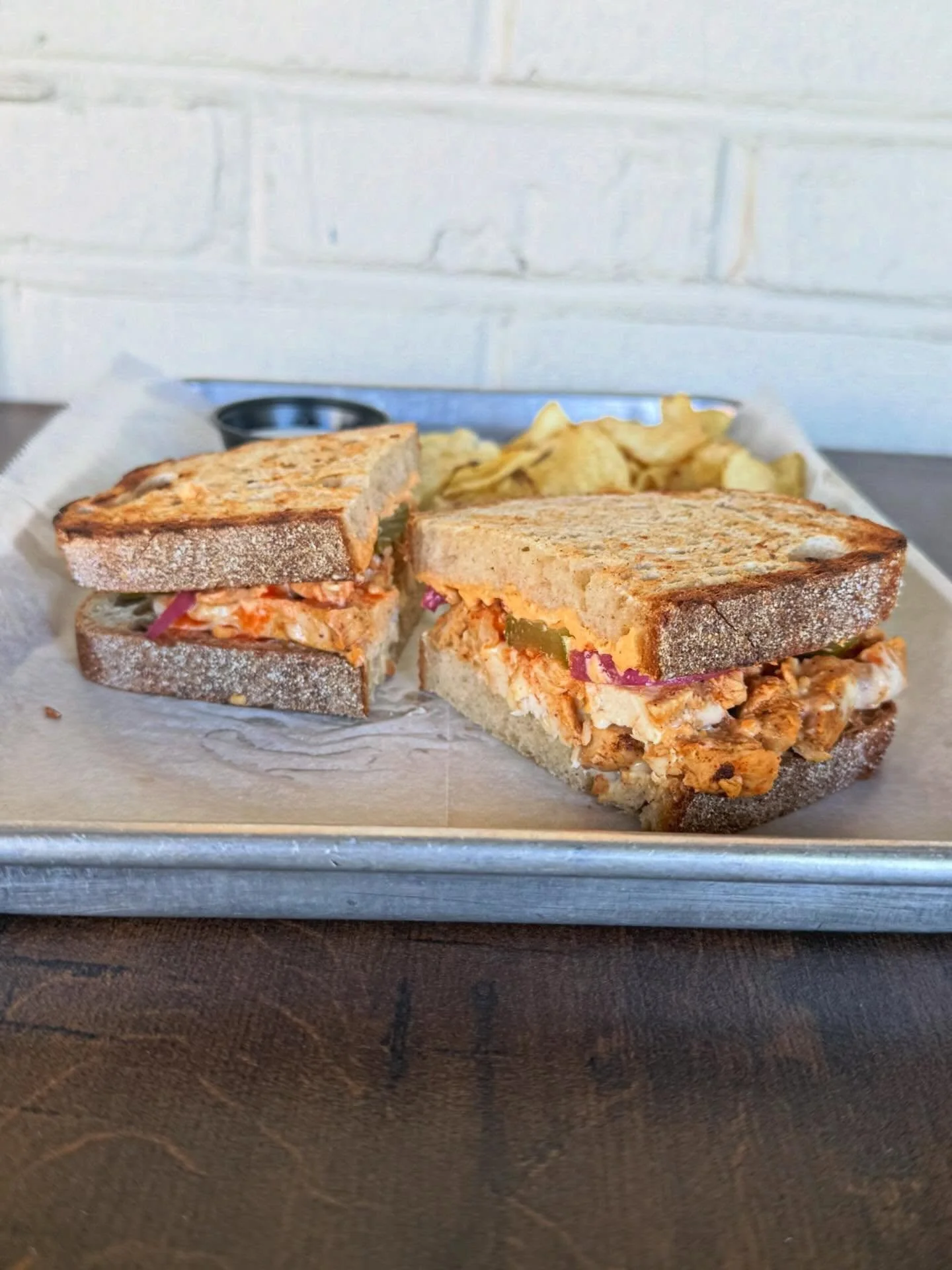 Spicy Chicken 🌶️

Grilled fajita chicken sandwich with fire cheese, melted pepper jack, pickles and pickled onions!