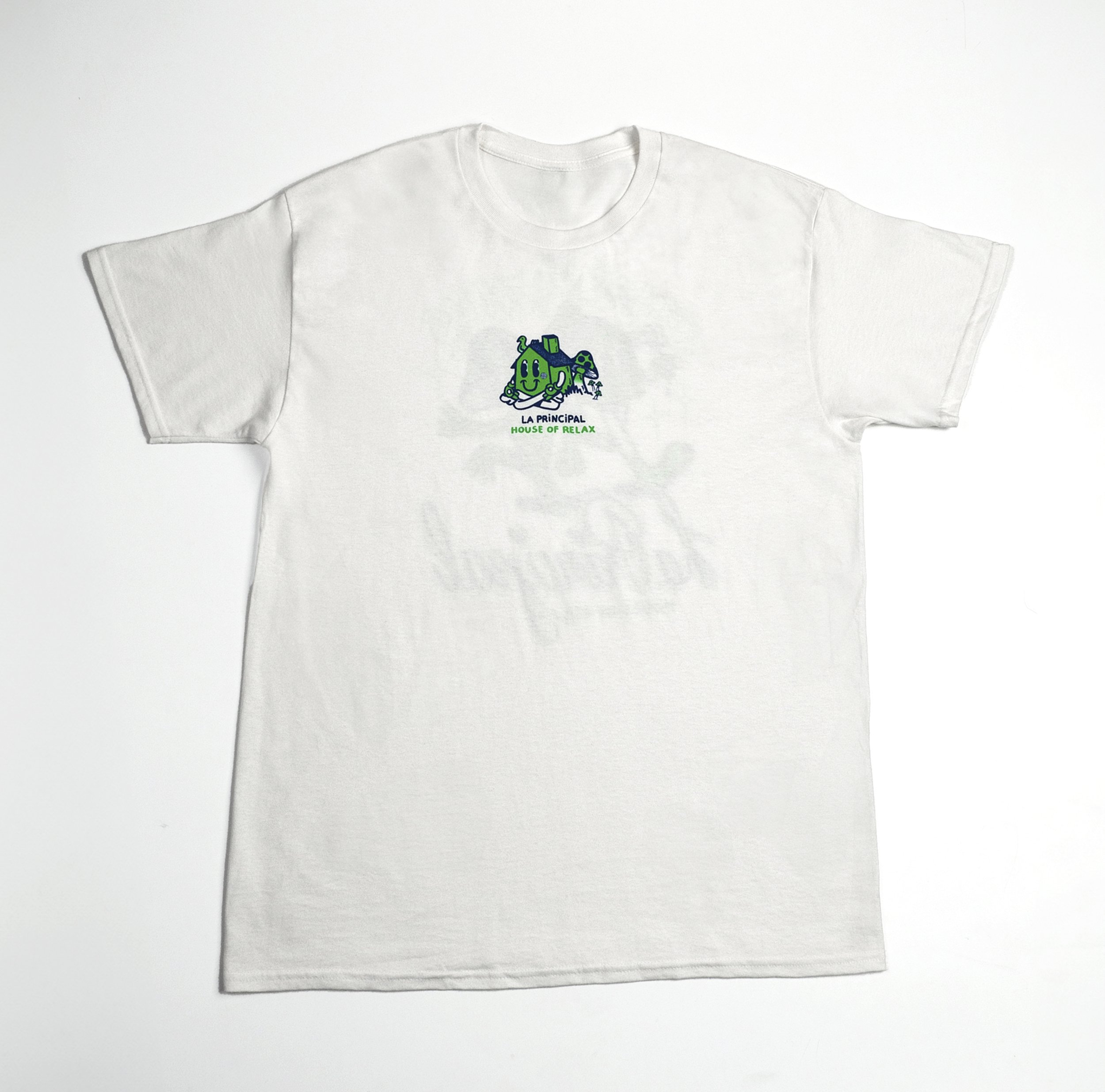 Camiseta con dibujo de una casa y una seta, un diseño fresco y original para un estilo bohemio y natural