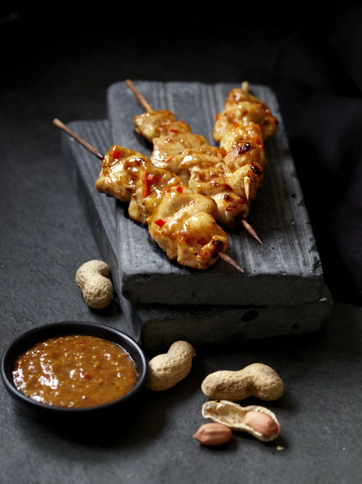 Peanut satay on skewers v1_4508.jpg