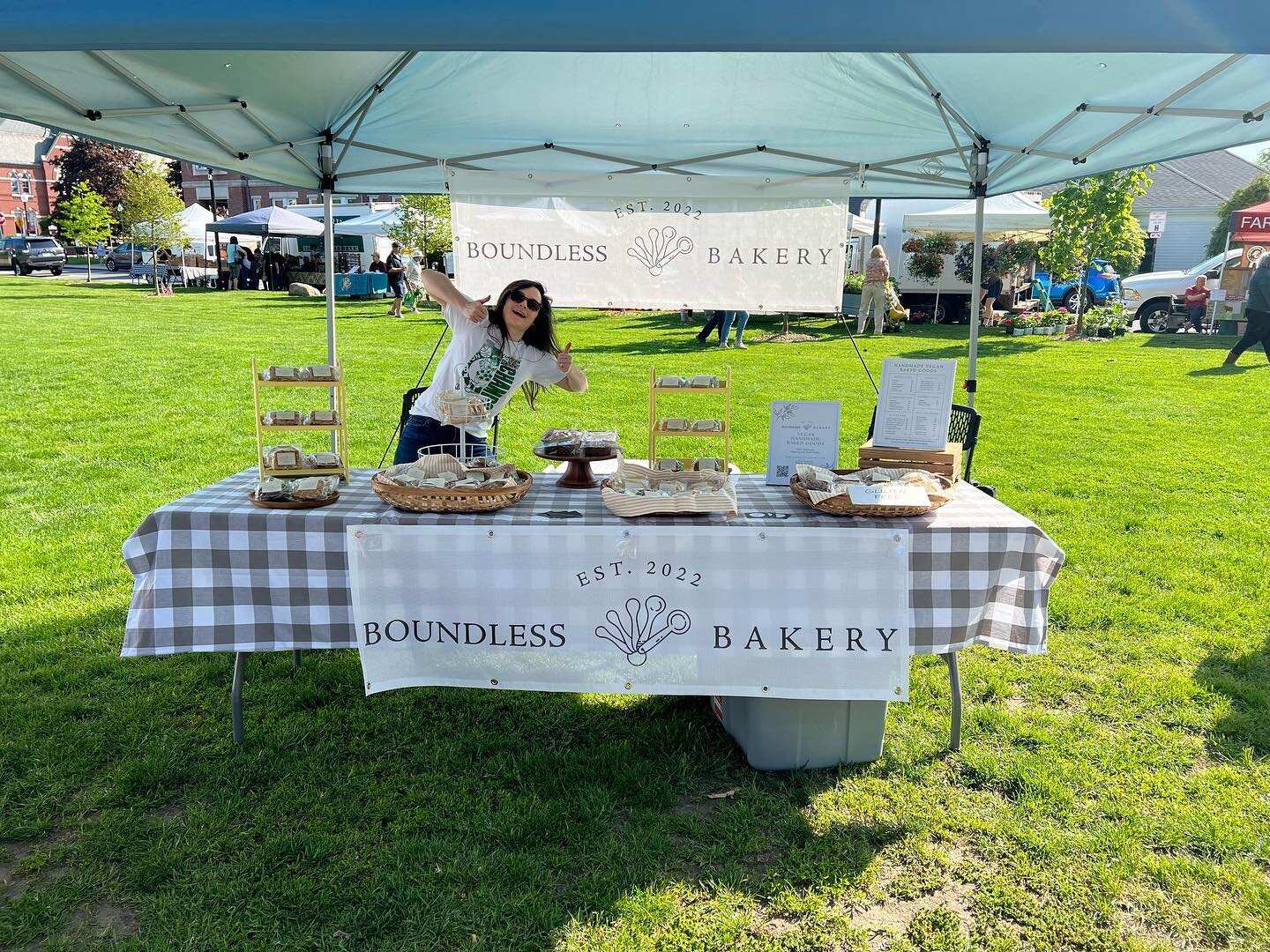 It&rsquo;s a beautiful day for a market! Stop by the Boundless Bakery table today from 9am-1pm at the Natick Commons to grab some last-minute vegan goodies for Mom, or stock up your own pantry for the week! We have muffins for your mornings, fruit ba