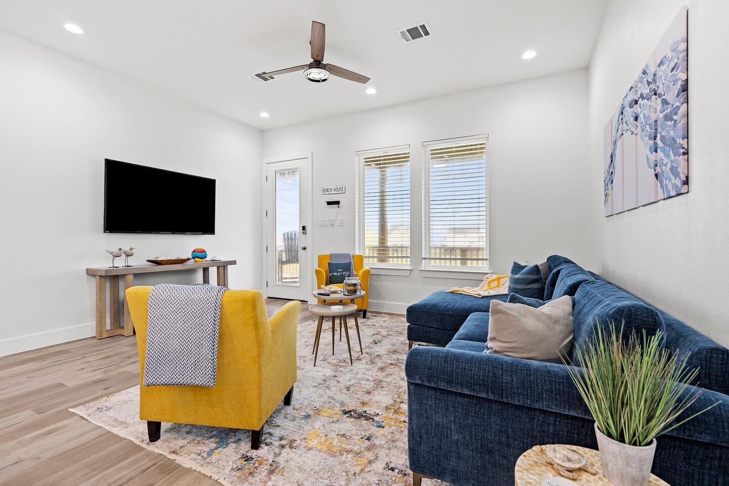 Check out this brand new beach house on the west end of Galveston, offered by @hadiannahomes! Thank you for choosing us, Melissa! 

#galvestonrealestate 
#houstonrealestate 
#texashomes