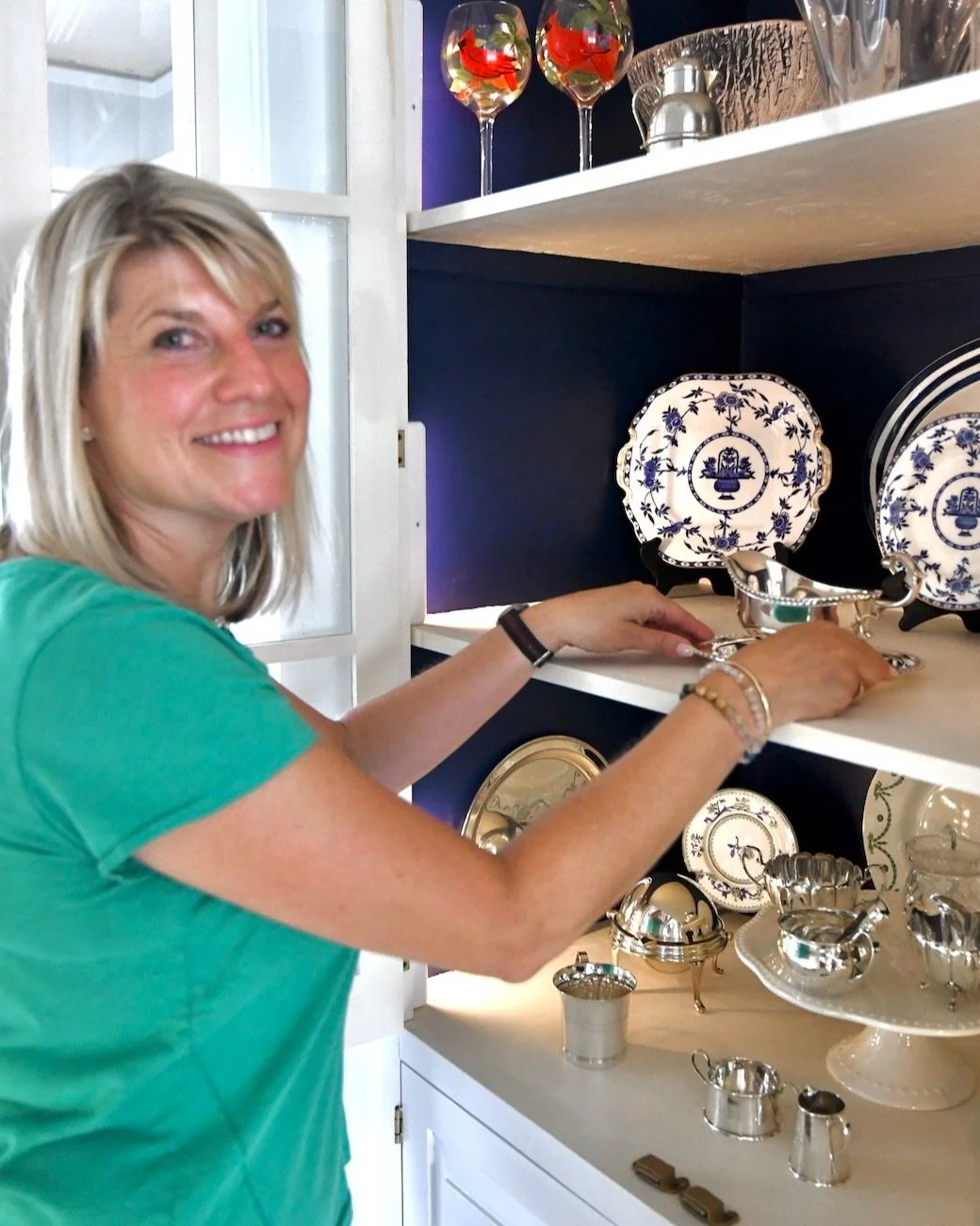 judy-anderson-organized-pantry-reading