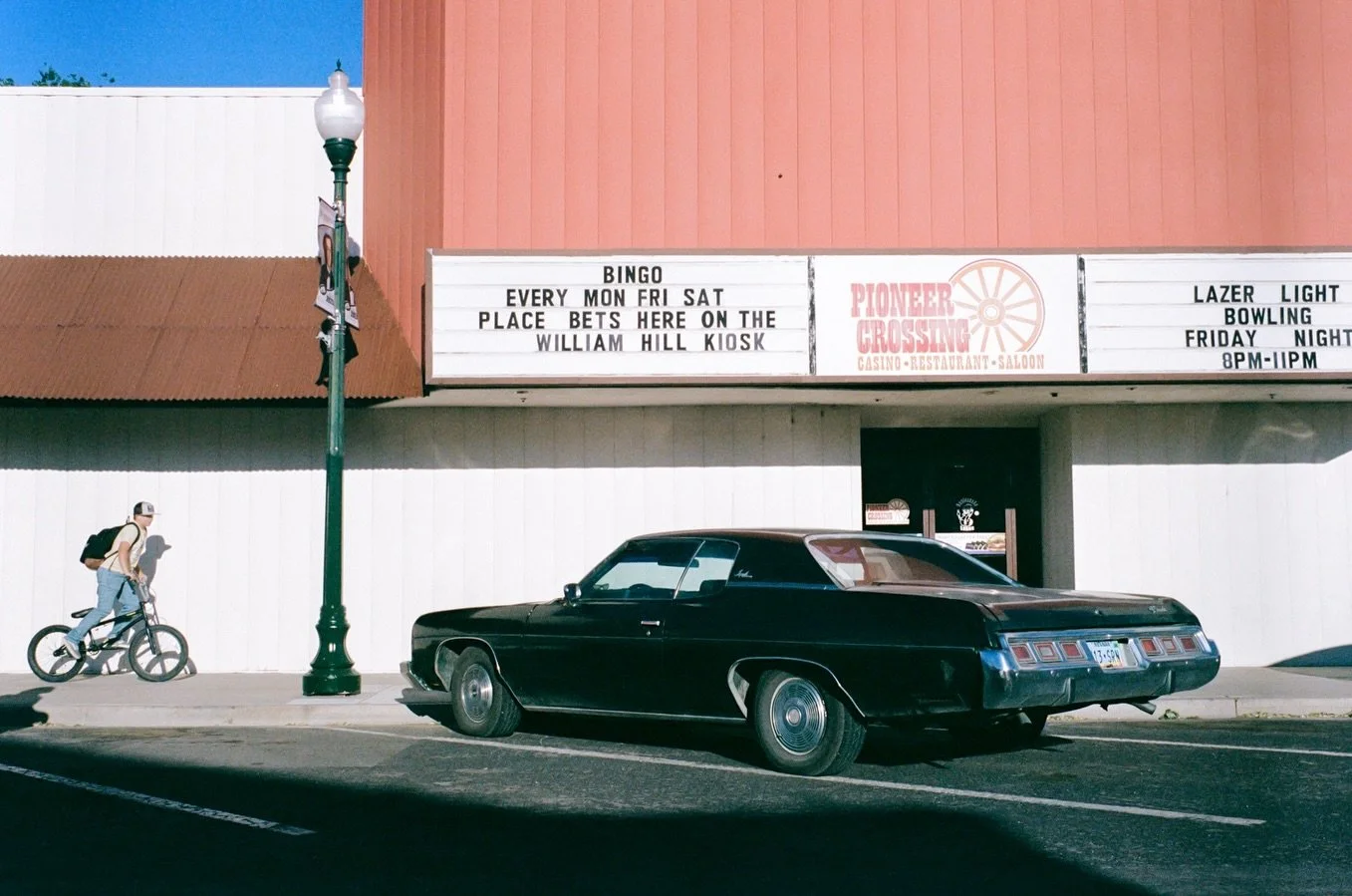 Sur la route du Nevada, J&rsquo;ai parcouru le Nevada durant quelques jours, accompagn&eacute; de mon Leica MP, de mon Rolleiflex et de mon Hasselblad 500 CM, charg&eacute;s de pellicules Kodak Tri-X 400 et Portra 400. La vid&eacute;o YouTube est en 