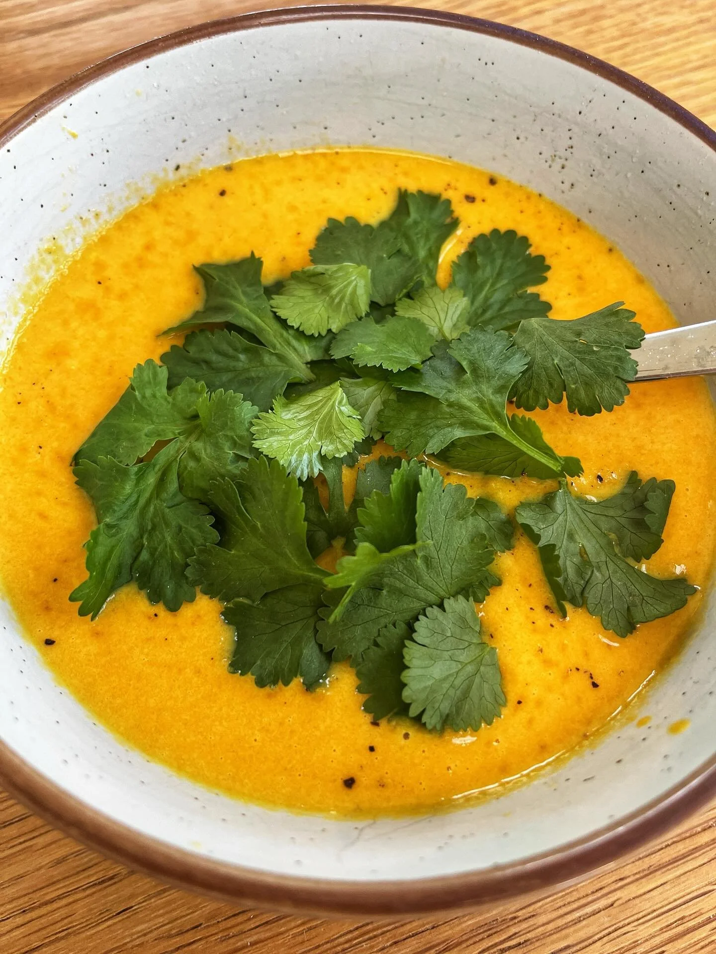 A week of welcoming in all the warming foods as autumn arrives. 🍁

Slowly transitioning back to creamy porridge, chunky soups and one pot meals. 🥣

What are your autumn faves?
