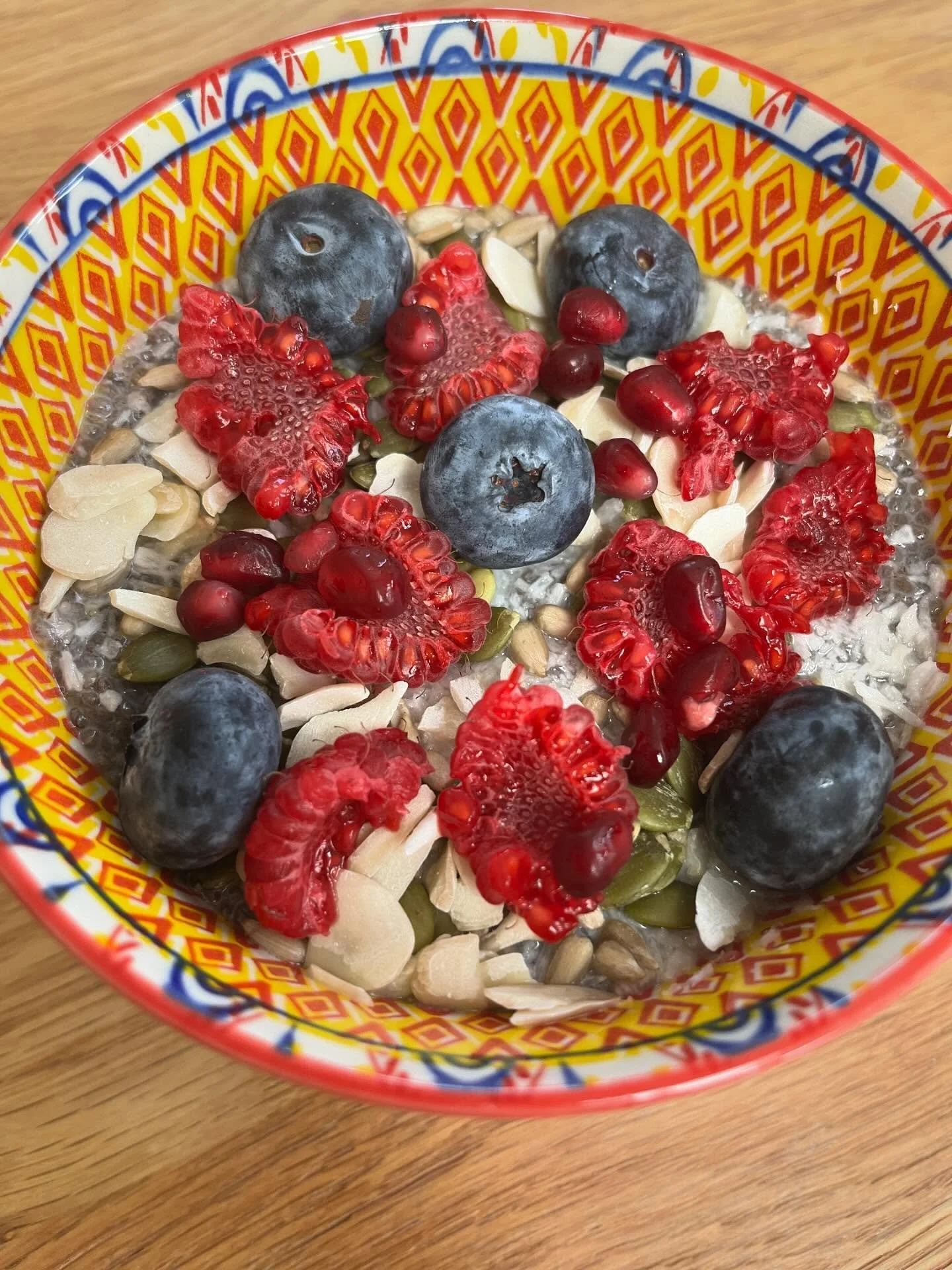 All the about the porridge bowls! 

Perimenopause &amp; menopause studies have shown that we don&rsquo;t process glucose as well as we used to. This is a great reason to ADD IN! 

🌰Extra protein - nuts, seeds, nut butter, Greek yoghurt, kefir 

🫐Ex