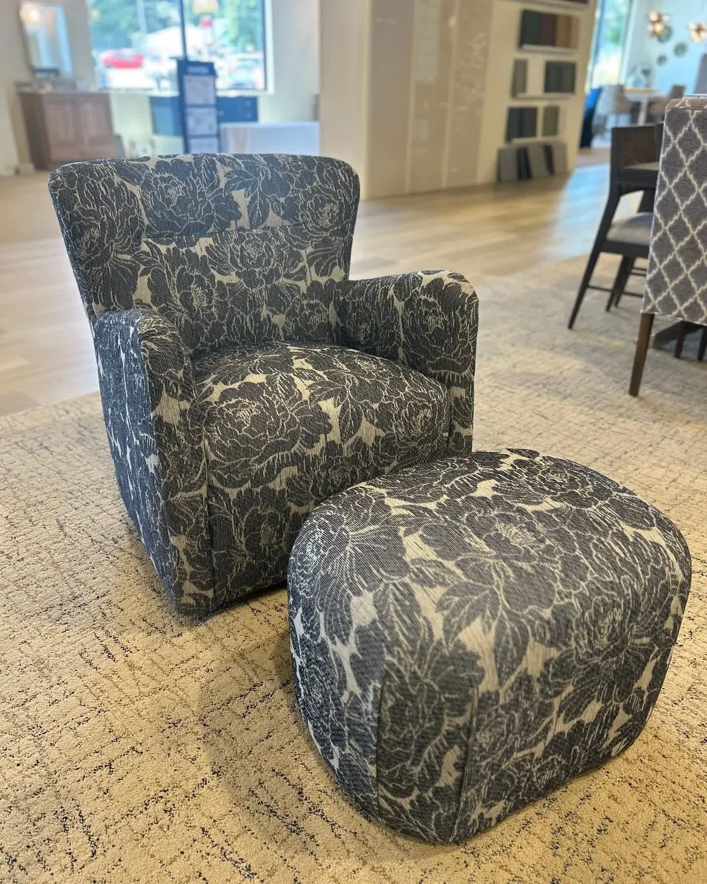 Studio 1902 by Norwalk Furniture is where elegance meets innovation in modern design. They offer 5 sofa collections, 35 furniture frames, and 55 beautiful fabrics to choose from. Proudly made in America, Studio 1902 boasts premium cushioning with eff