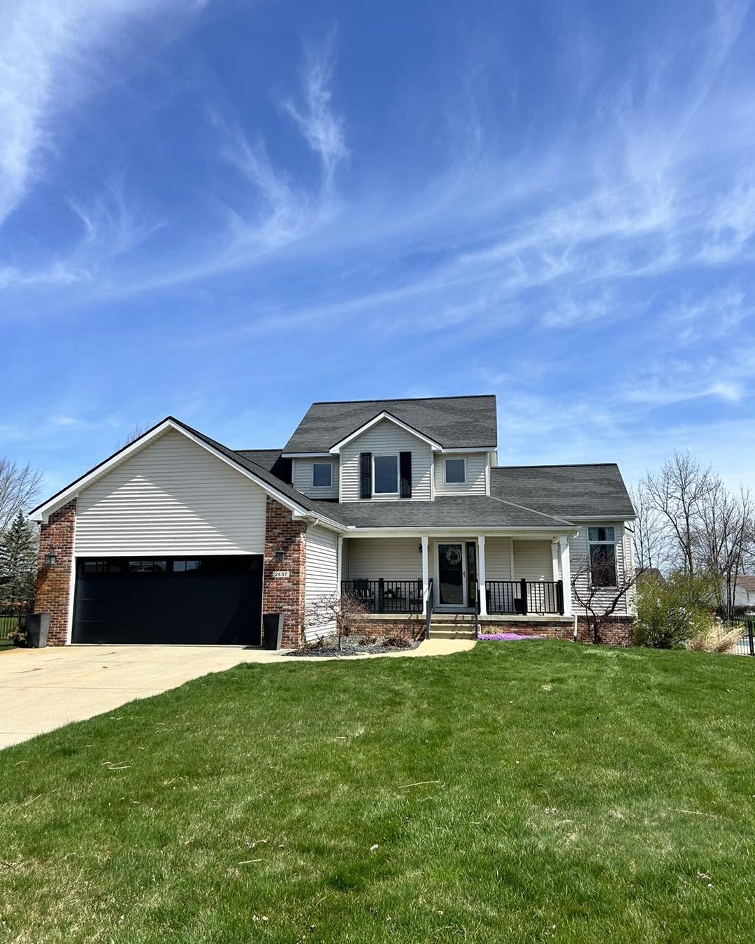 We were washing a house in a subdivision when the neighbor asked if we could come do theirs after?!

Of course we can😎👍🏼🏠🧼🚿

#housewashing #softwash #michigan #fentonmi