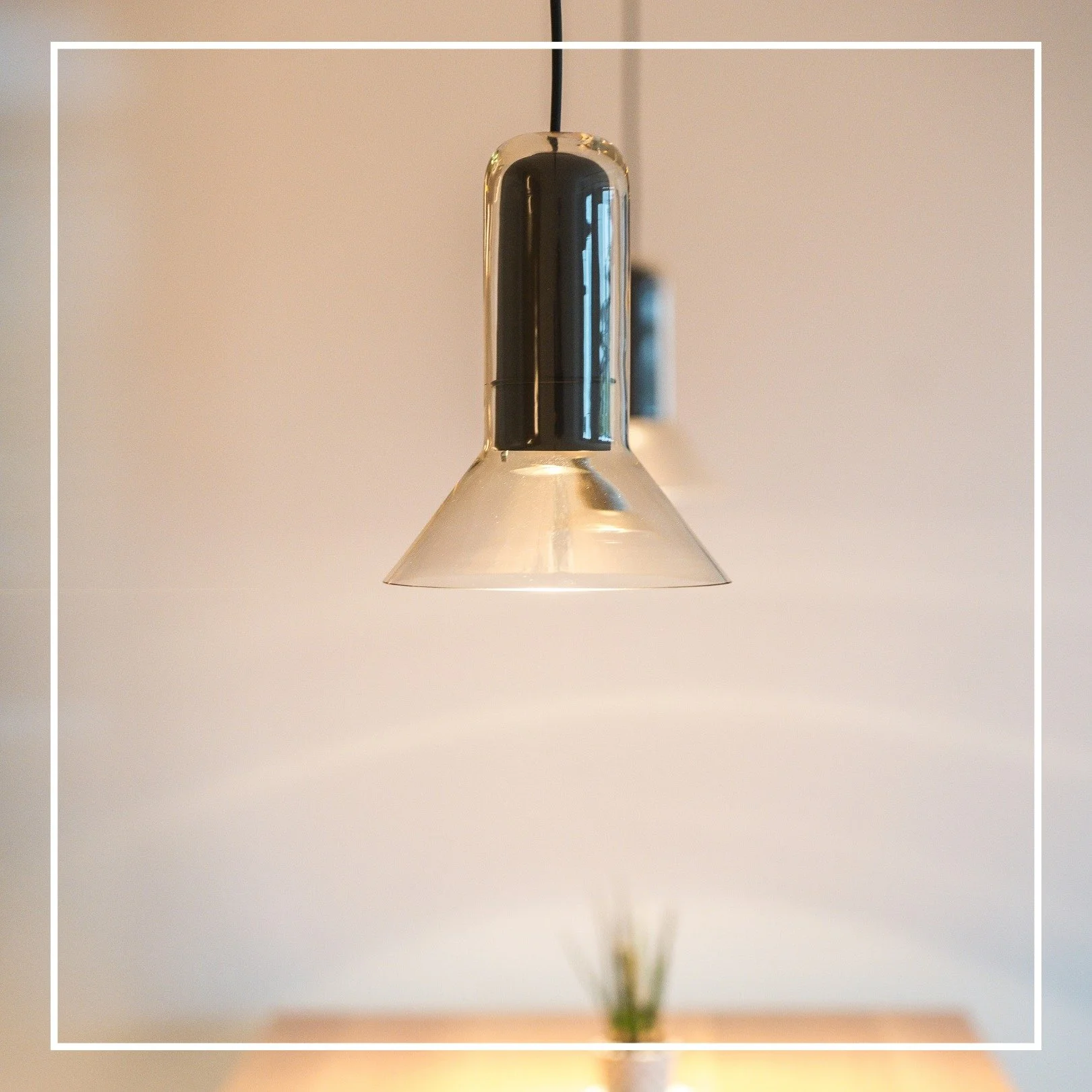 W wie wunderbar wohnlich. Unser Frühstücksraum erstrahlt in neuem Glanz. Modernes Design, gemütliches Ambiente - für den perfekten Start in den Tag.✨
#newlook #startyourdayright #gemütlichkeit #modern #zumwohlfühlen #en