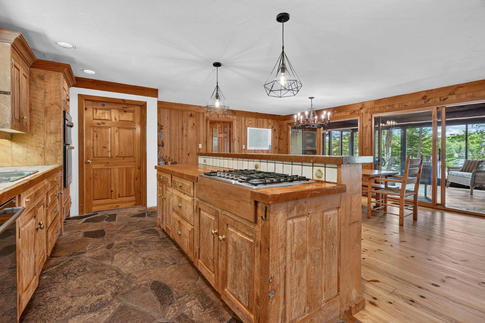 1080SlipperlakeDr-22.jpg