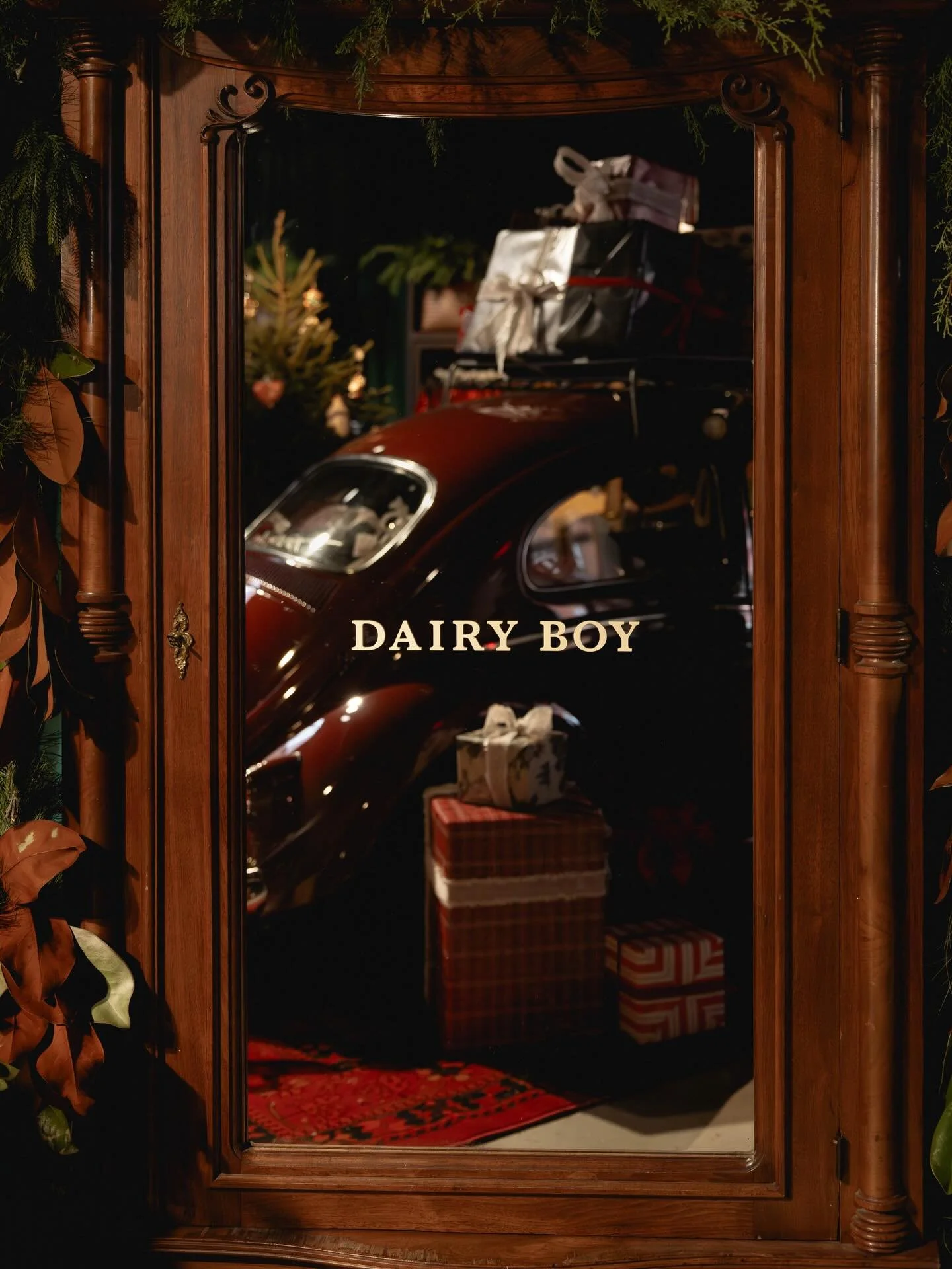 Dairy Boy Holiday Market, New York, December 2025

@dairyboy @paigelorenze 

Creative Direction @birdexperiential 
Production @letsparti.co