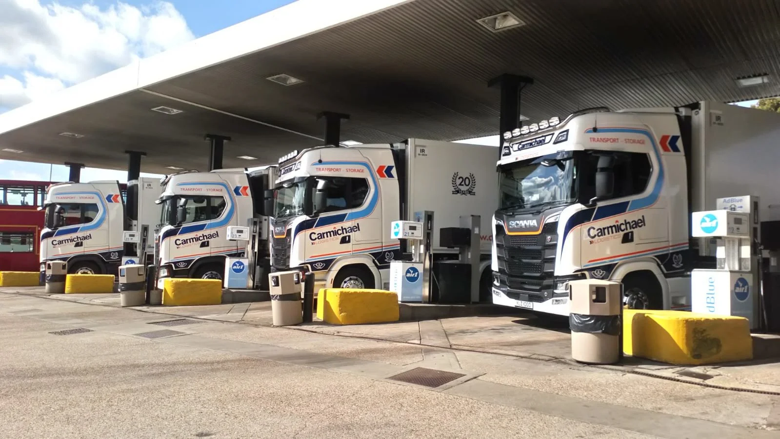 Road & Freight 1Team refuel.JPG