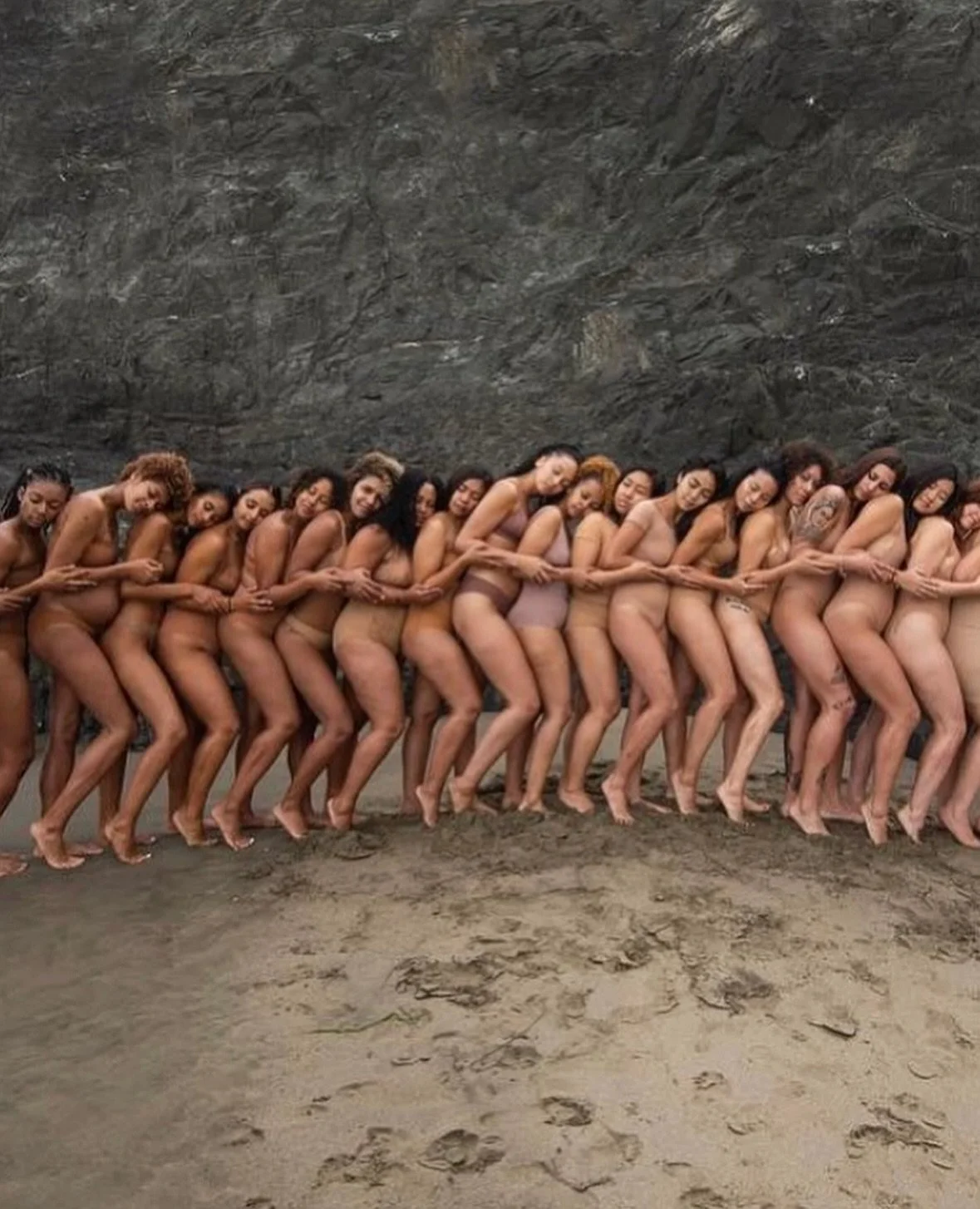 Happy International Women&rsquo;s Day to all my fierce baddie goddess queens 🌸🌙🐍🩸 

(I may be a day early but I&rsquo;m sorry do we not deserve a whole weekend?)

May you take today and everyday to stand tall in your power. ✊🏻

Strong &amp; soft