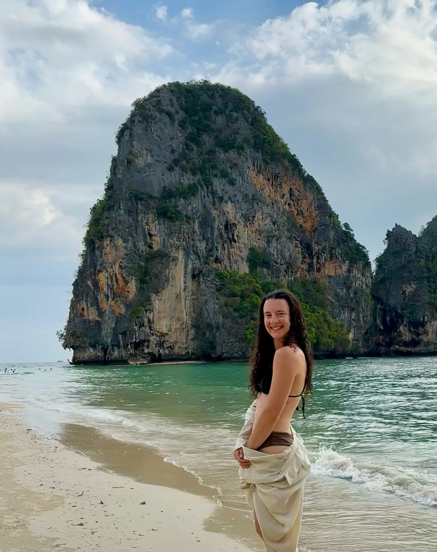 I&rsquo;ve always dreamed of living by the ocean 🥲

daily sea breezes, salt air, spontaneous dips, sand exfoliation scrubs, bathing suits as clothing.

And as an earth-heavy, fire-streaked gal&hellip; I feel the medicine of mama ocean 🌊

So we made