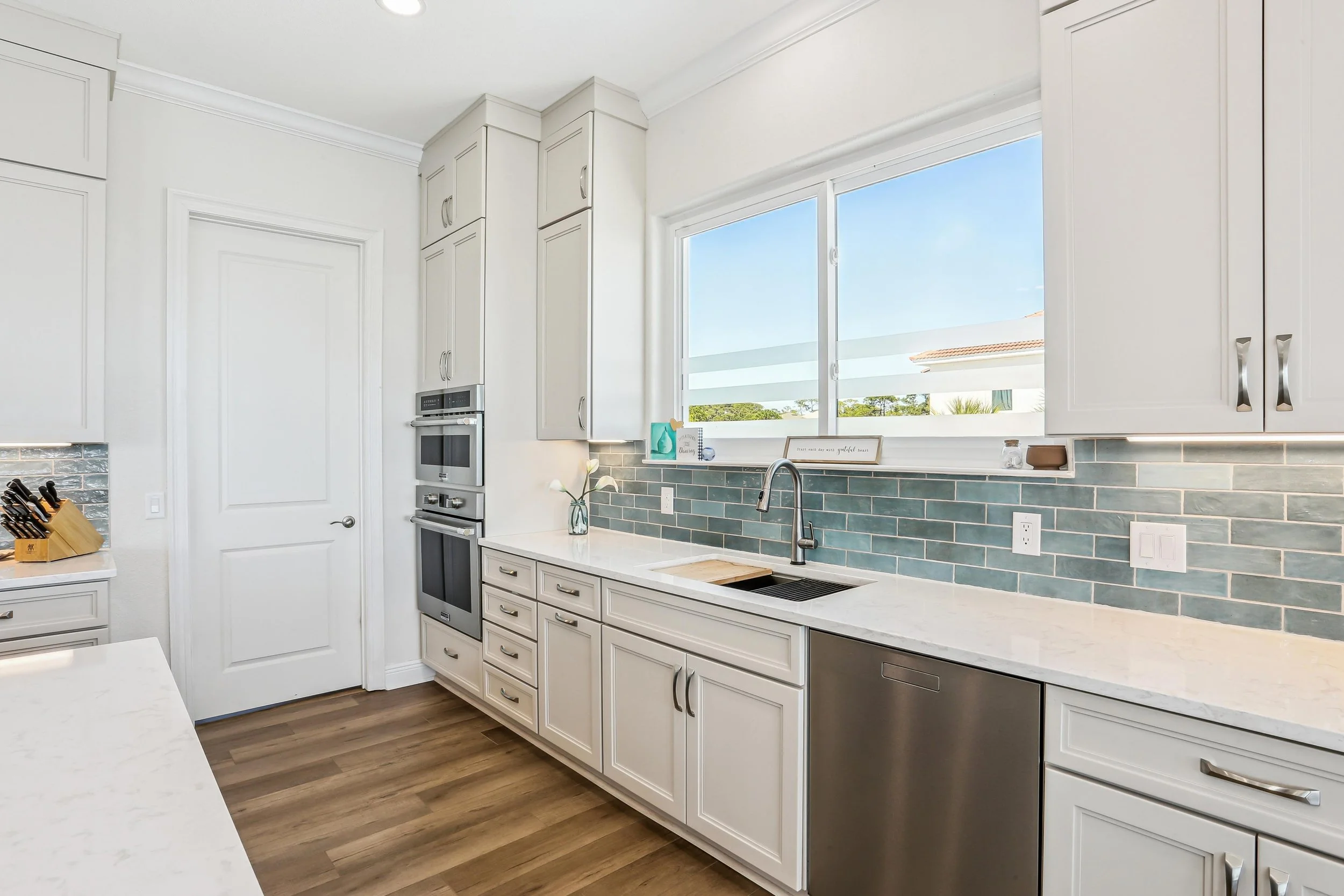 Breaking the Neutral Rule: Creative Kitchen Color Ideas to Energize Your Renovation