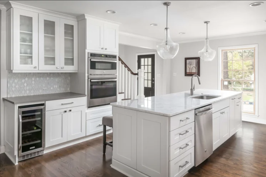 ckd-remodeling-navarre-beach-fl-light-impact-on-paint-colors-luxury-kitchen-with-white-cabinets-light-bright-transparent-kitchen-renovation.png