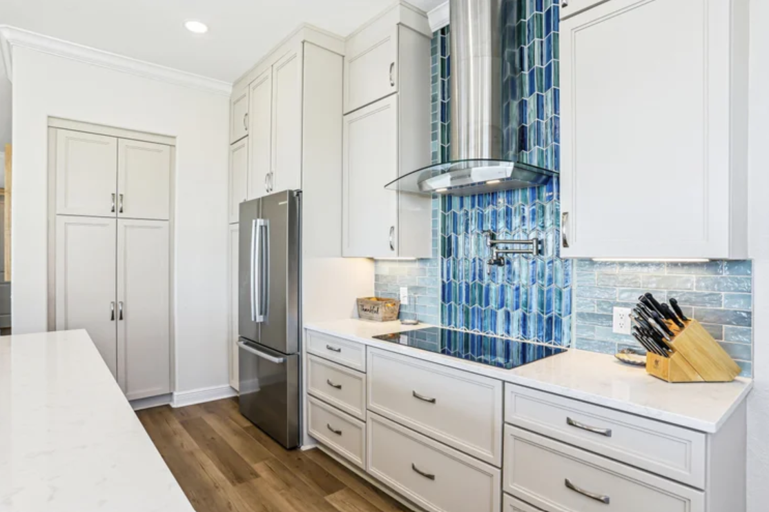 design-build-gulf-breeze-fl-kitchen-must-have-features-coastal-inspired-kitchen-bright-blue-backspash-white-cabinets-collaborative-kitchen-renovation.png