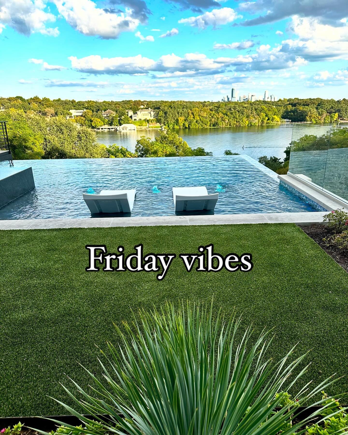 Feeling Friday 🩵