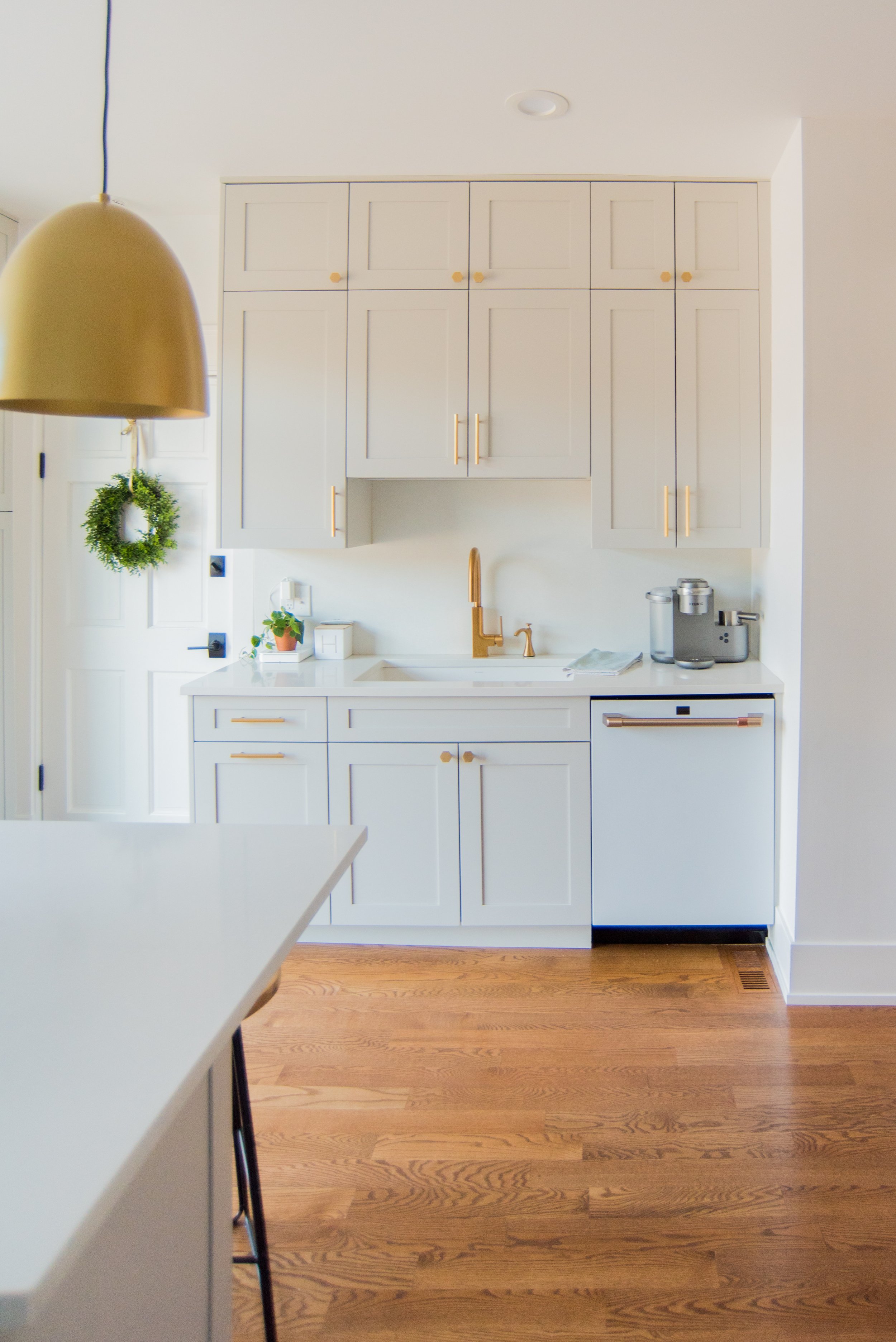 kitchen cabinets with Valspar Du Jour Paint 