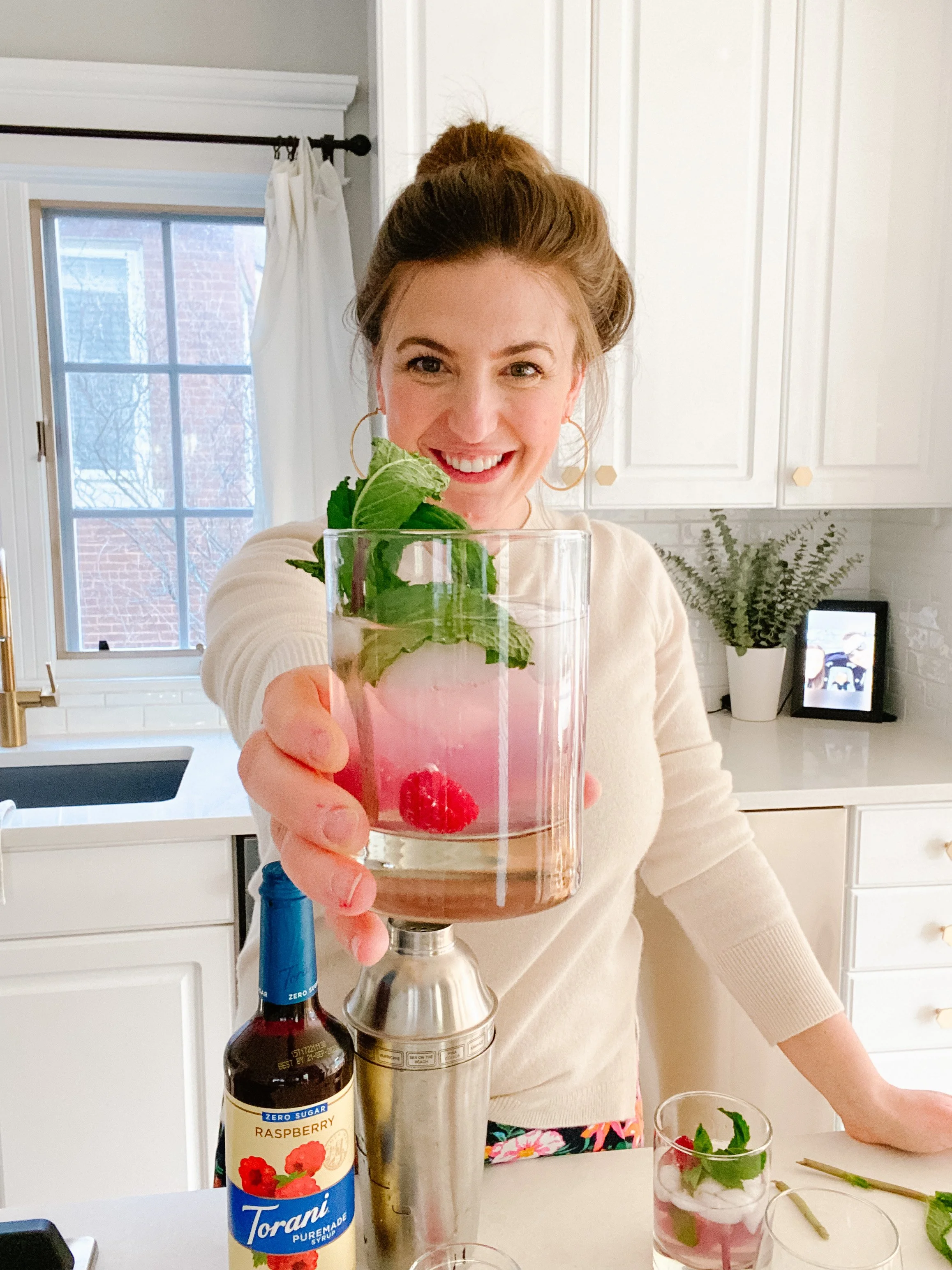 Cocktail Recipe How to Make a Raspberry Mojito