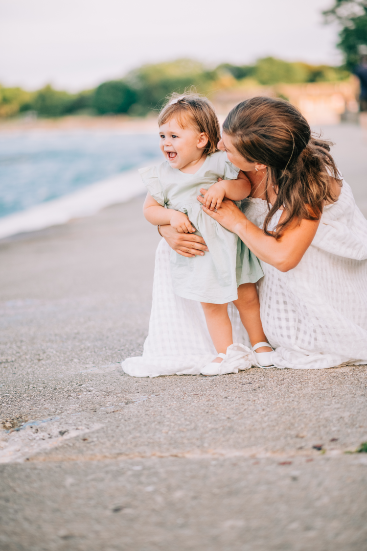 Natural Mother Daughter Photoshoot Ideas