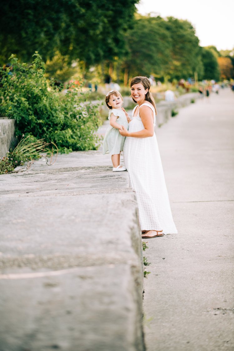Natural Mother Daughter Photoshoot Ideas