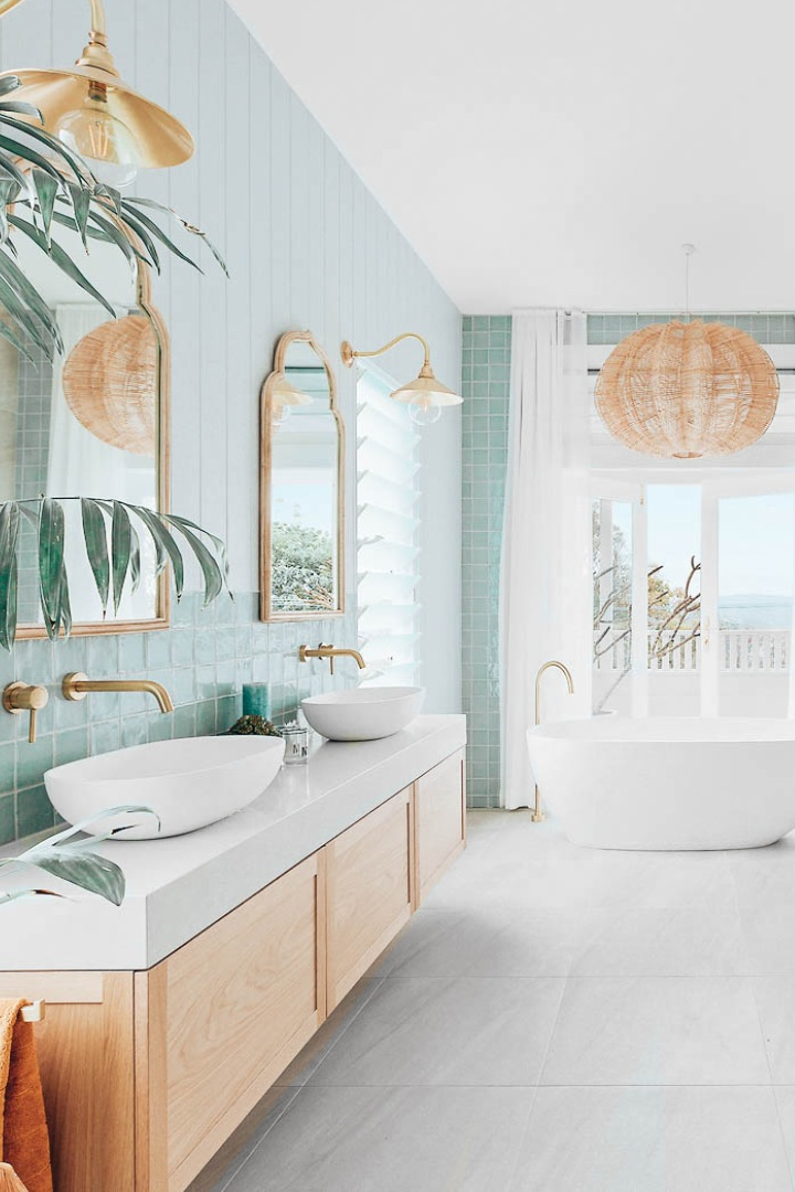 18 Modern Coastal Bathroom Ideas