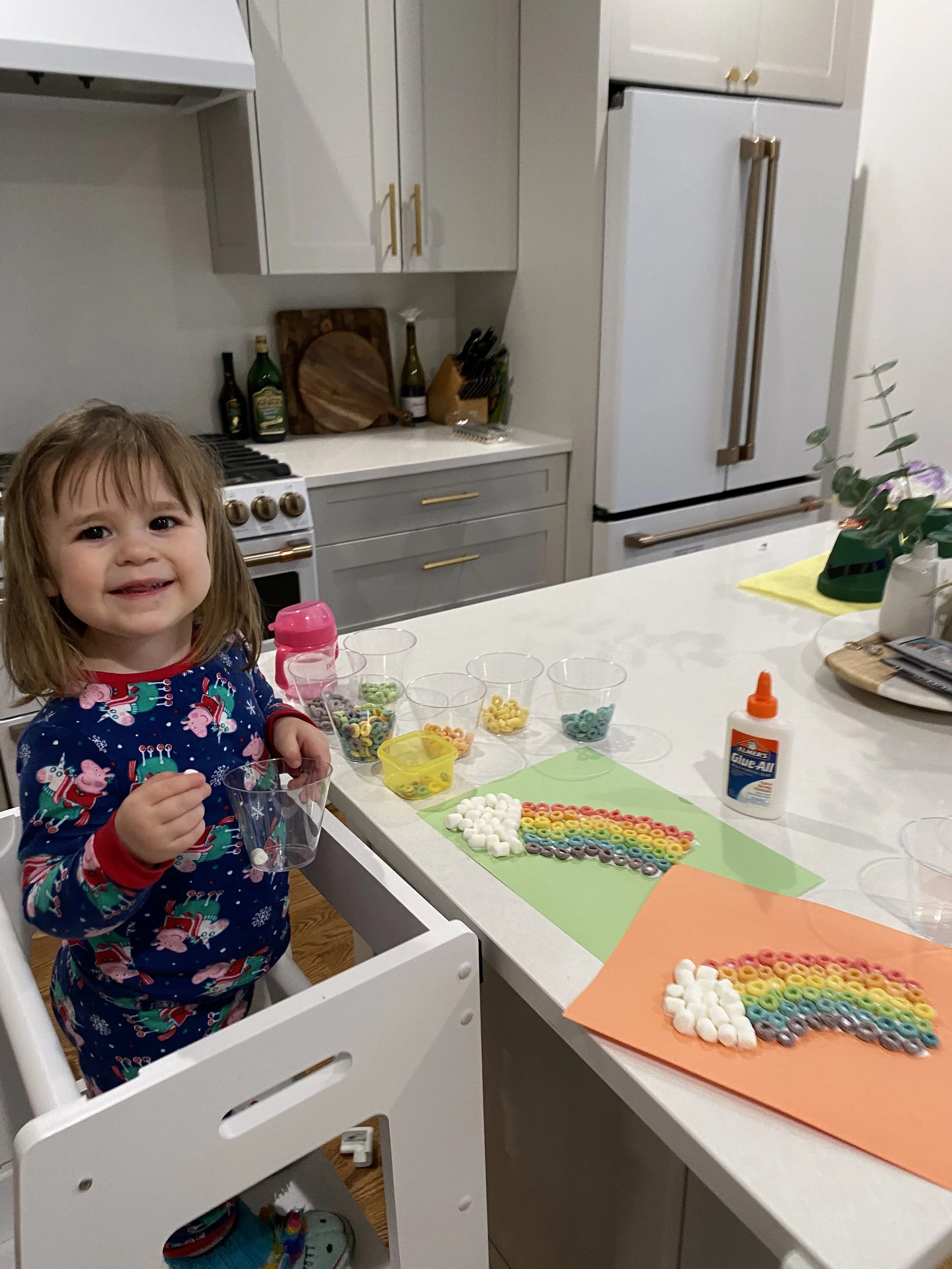 St patricks day crafts for kids - fruit loop rainbow
