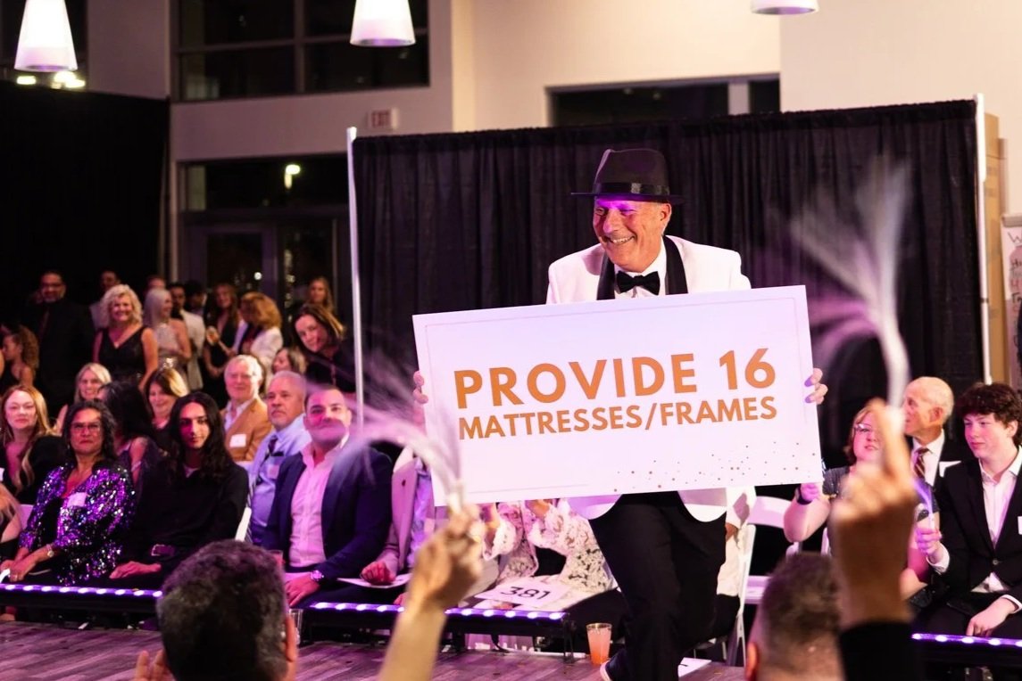 Furnish+Hope+-+Kendall%27s+Catwalk+for+a+Cause+-+2026+-+non-profit+fundraiser+-+Bend%2C+Oregon+%2879%29.jpg